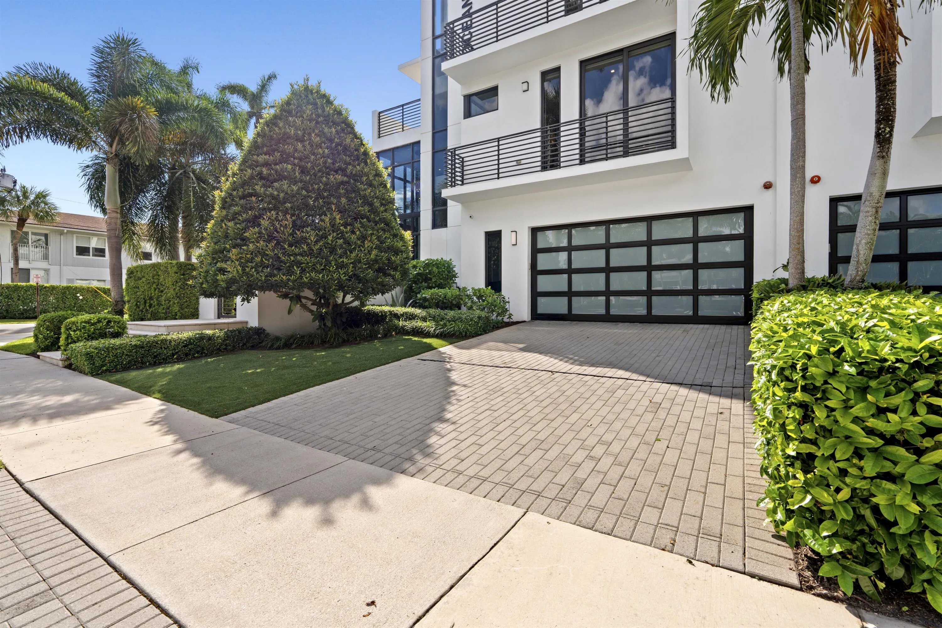 160 Andrews Avenue #3c