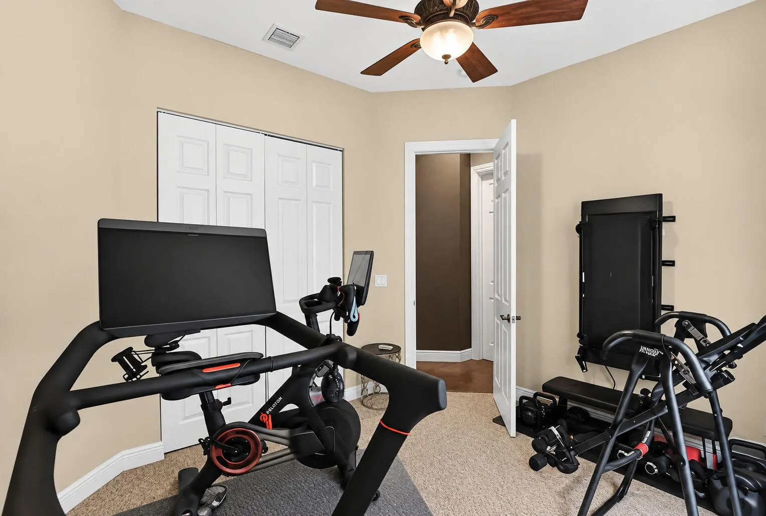 6634 Houlton Circle
