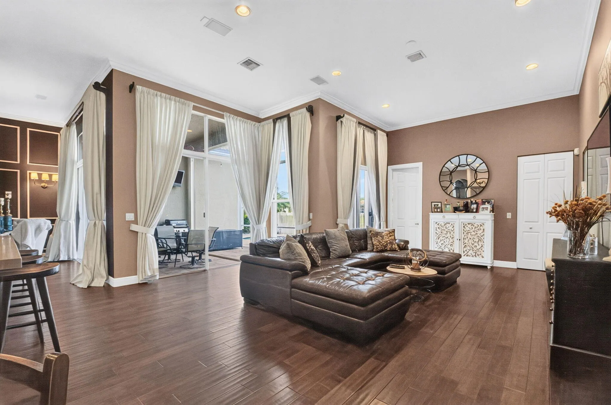 6634 Houlton Circle
