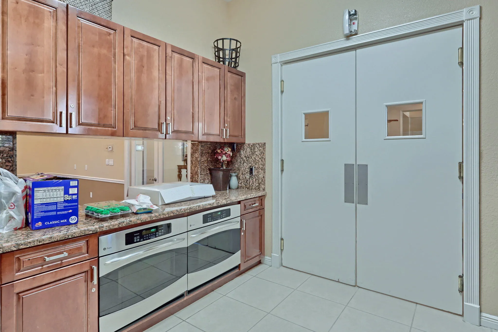 6634 Houlton Circle