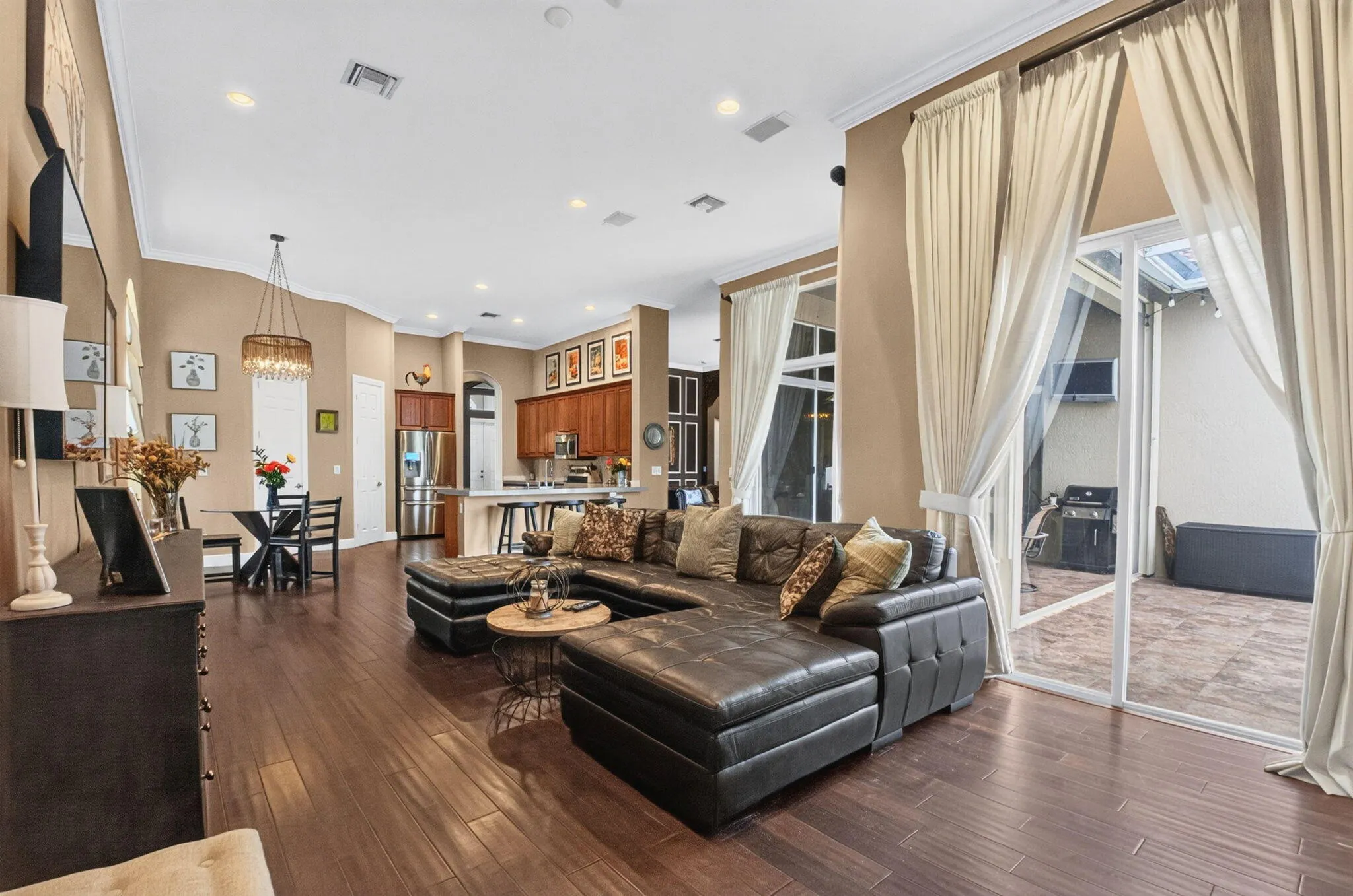 6634 Houlton Circle