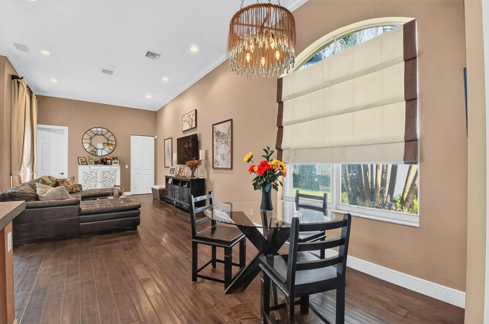 6634 Houlton Circle