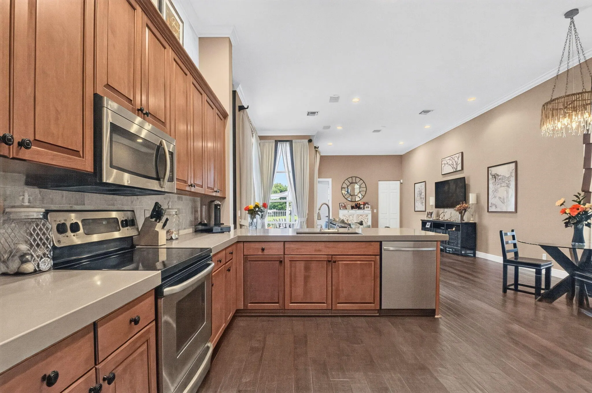 6634 Houlton Circle
