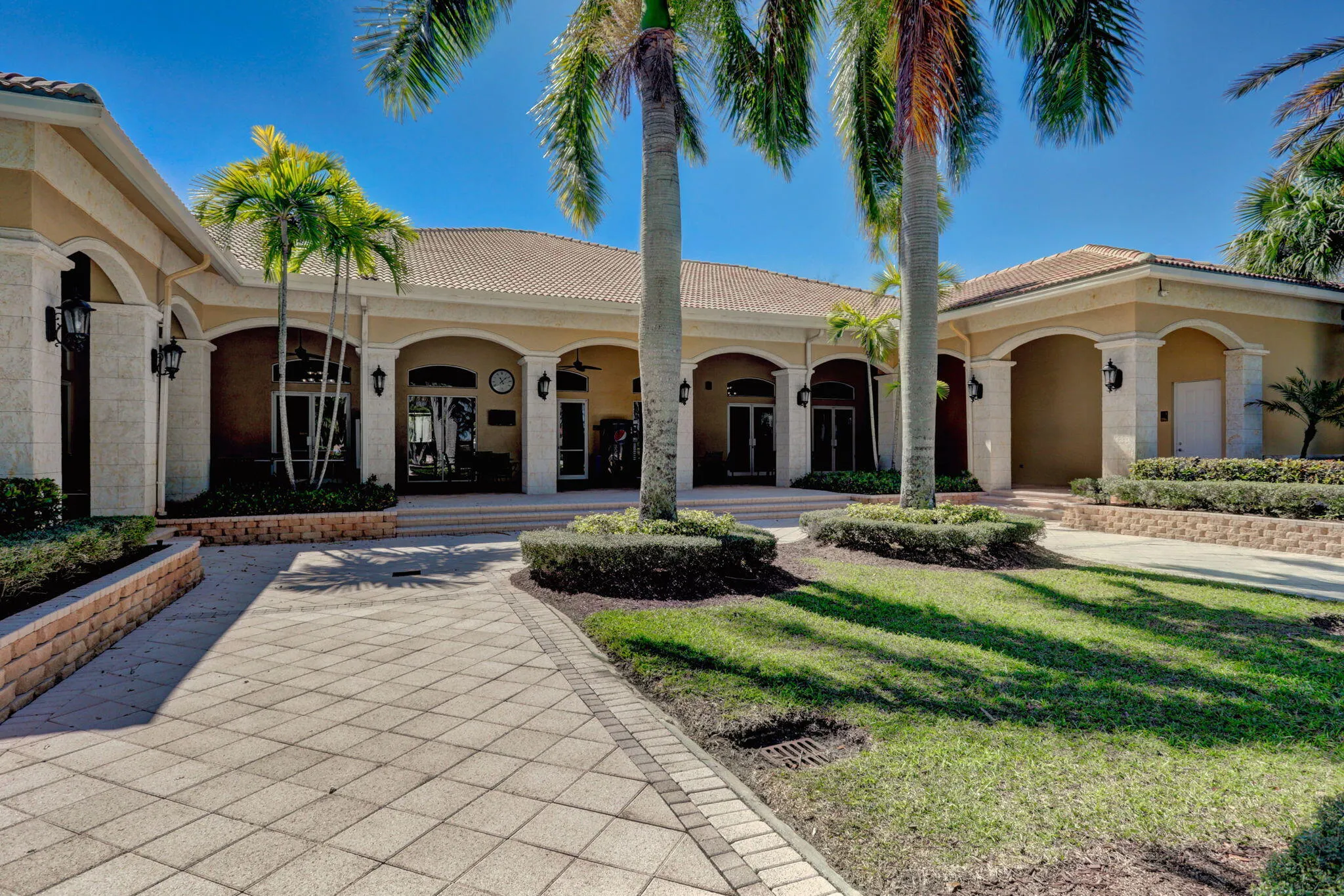 6634 Houlton Circle