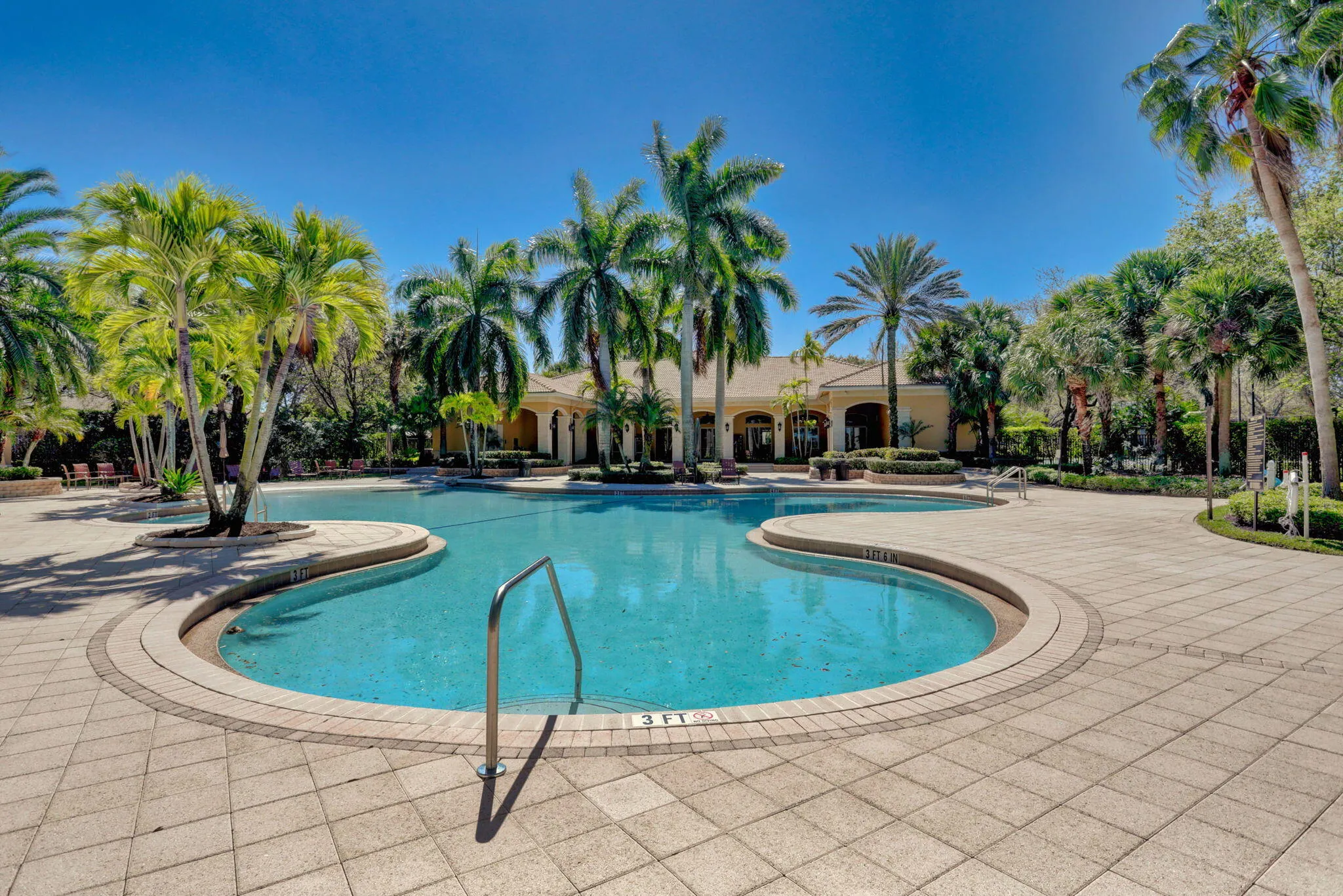 6634 Houlton Circle