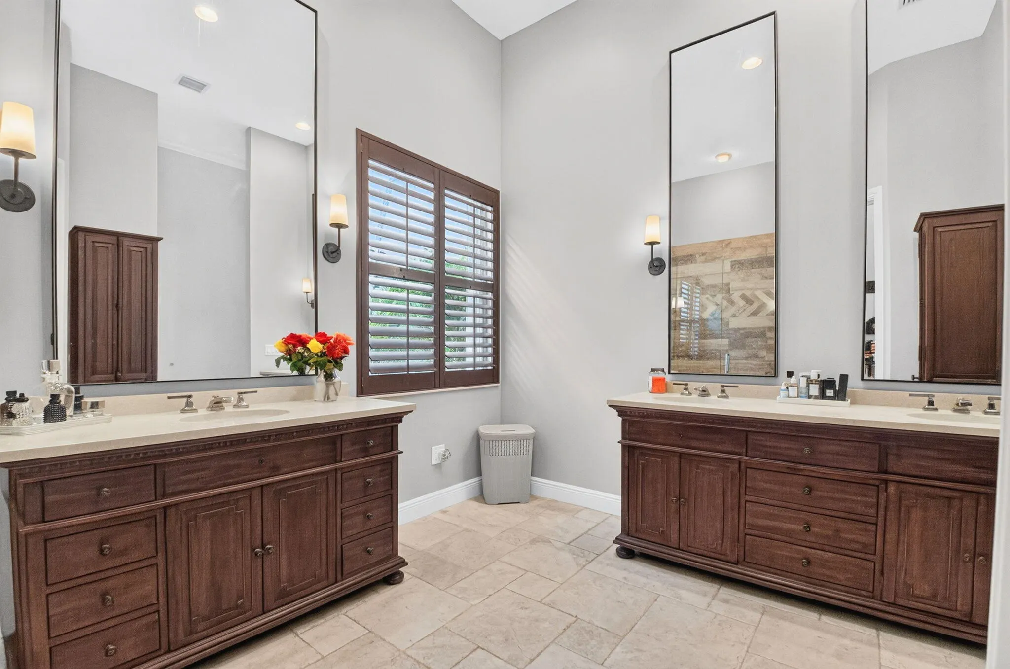 6634 Houlton Circle