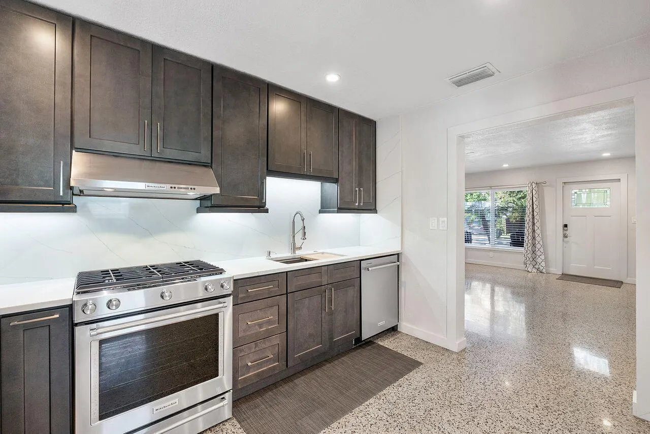 5400 NE 4TH Terrace