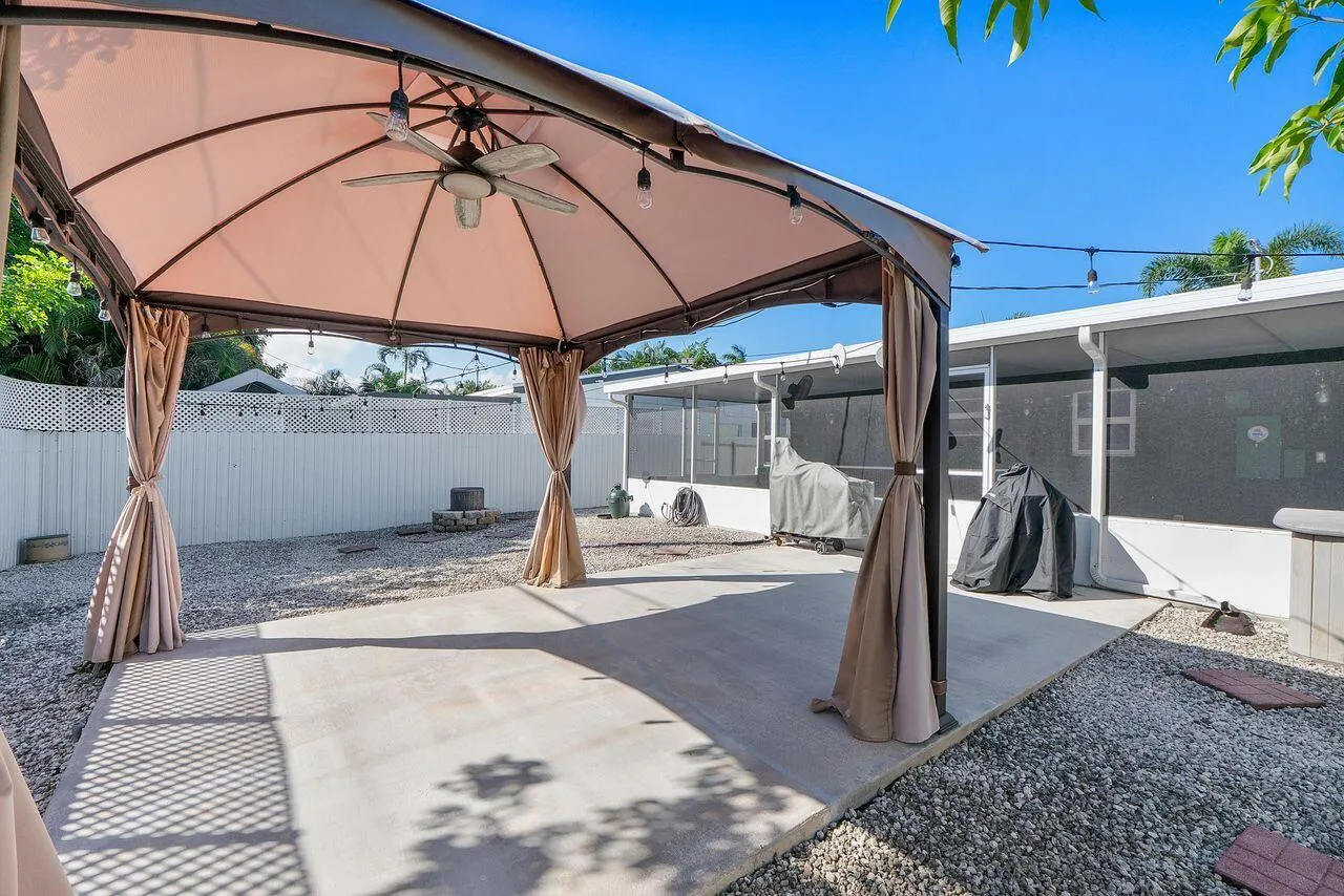 5400 NE 4TH Terrace