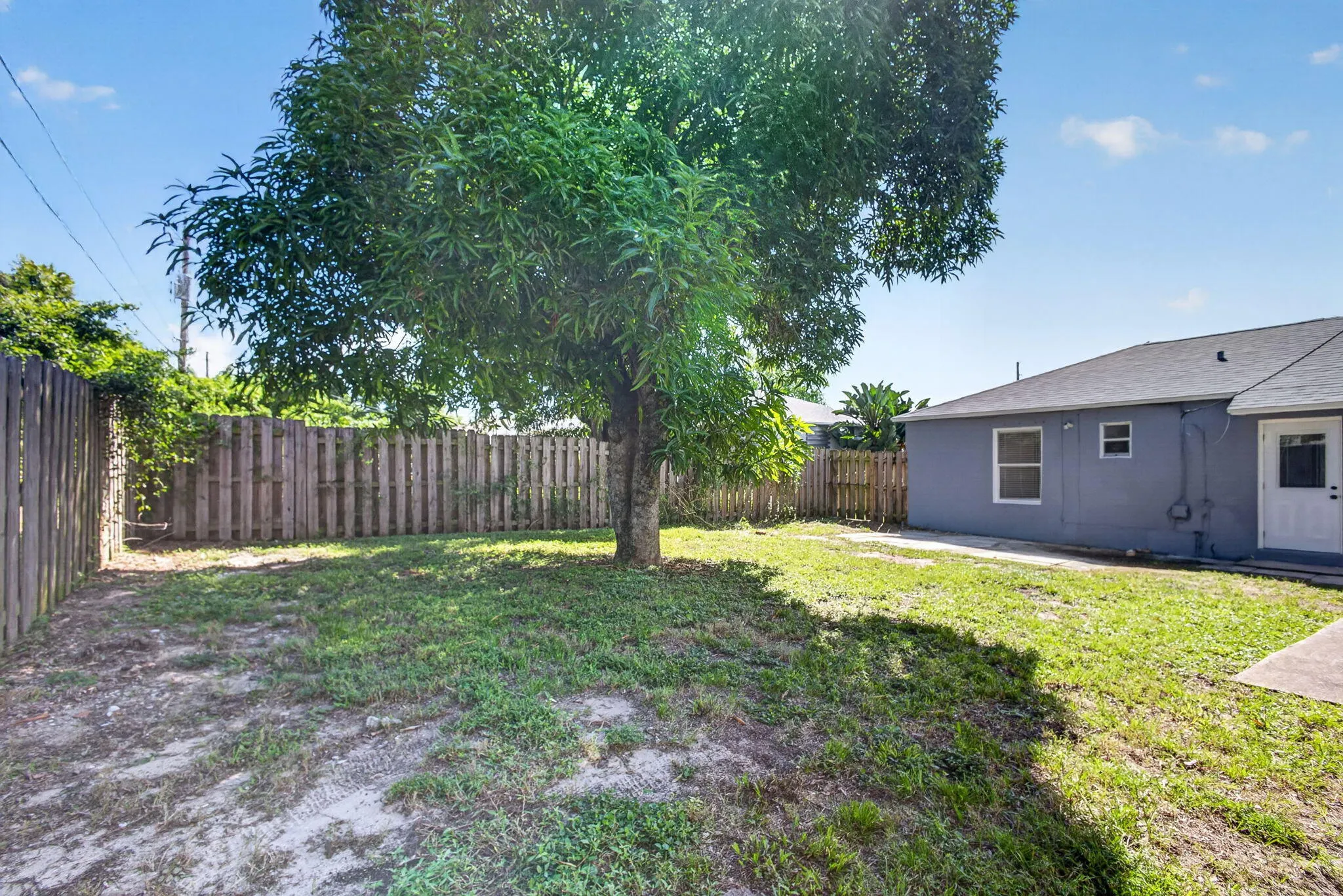 840 W 2ND Street