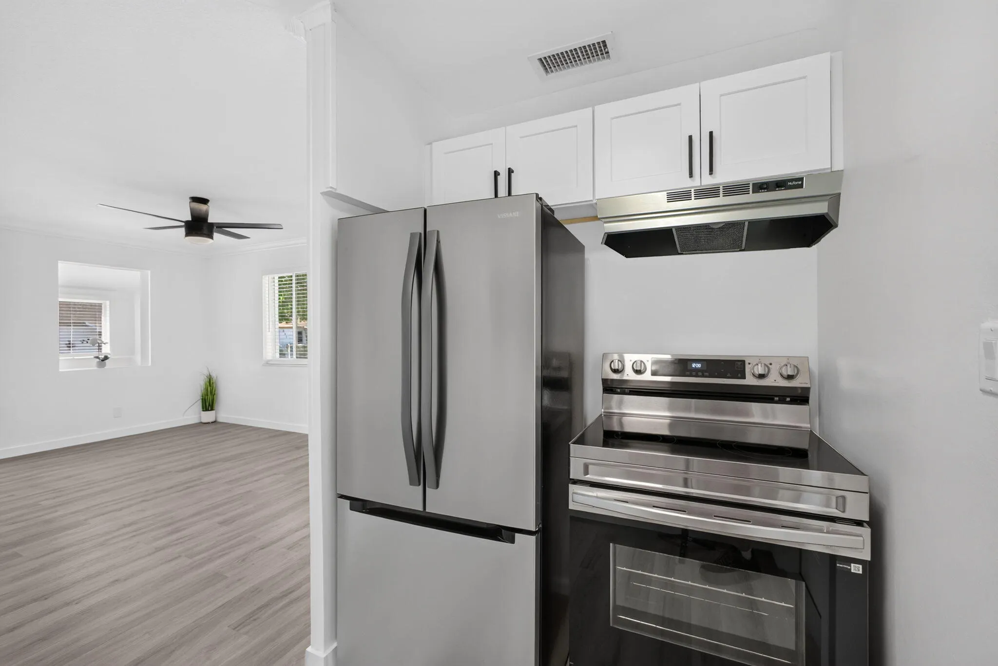 840 W 2ND Street