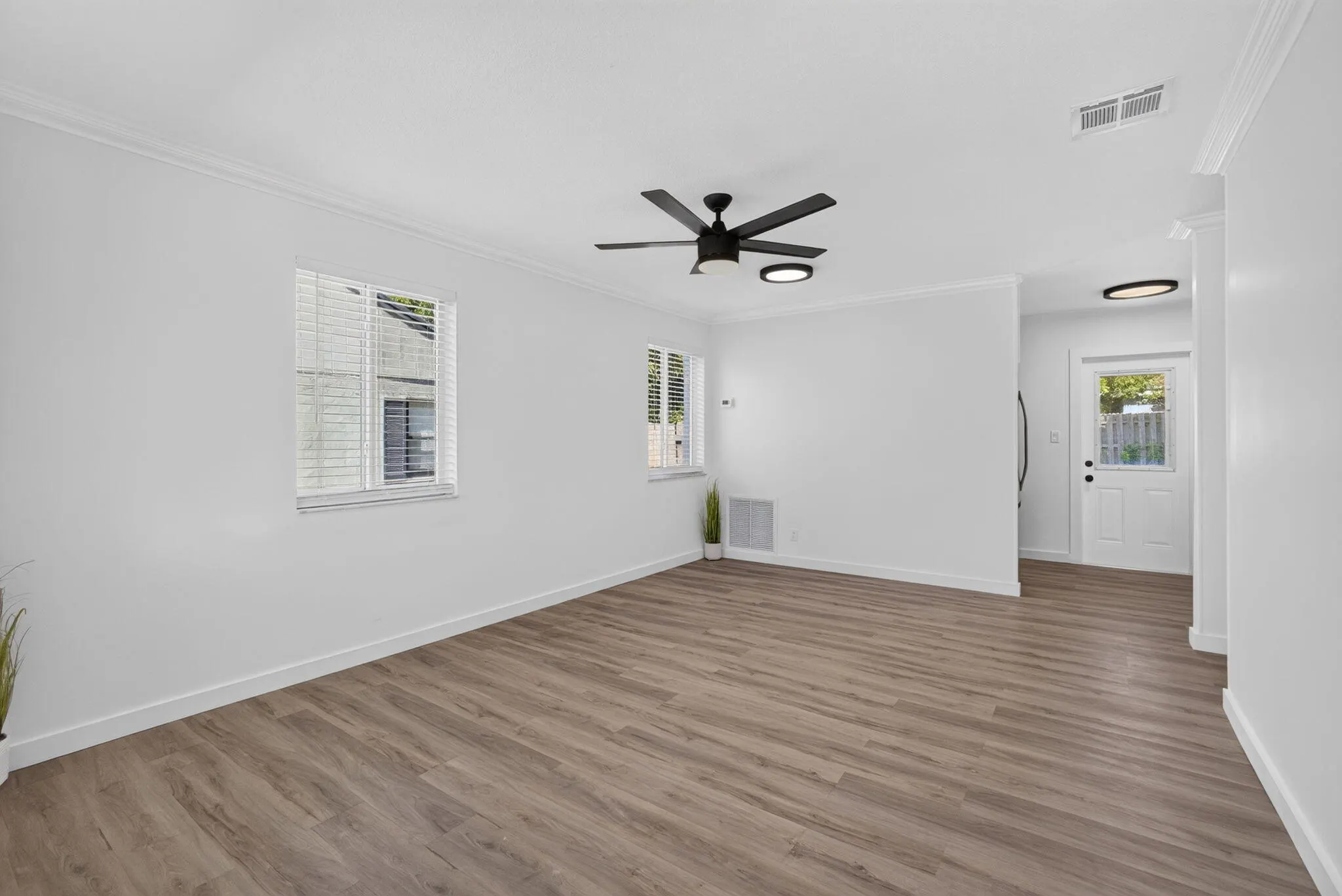 840 W 2ND Street