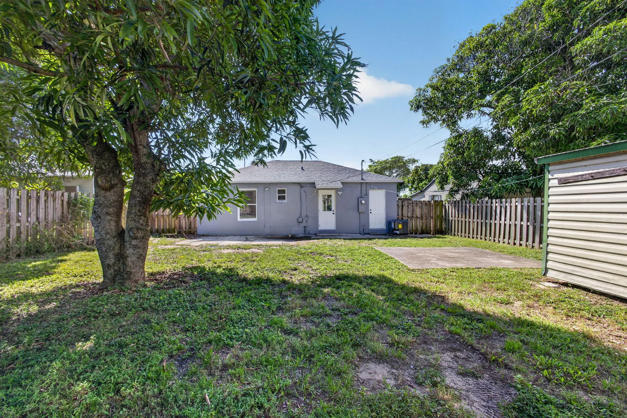 840 W 2ND Street