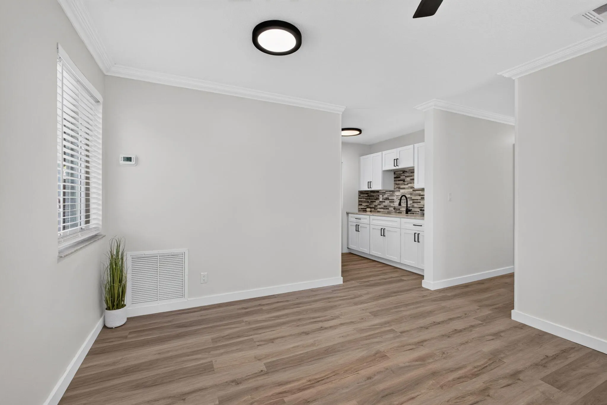 840 W 2ND Street