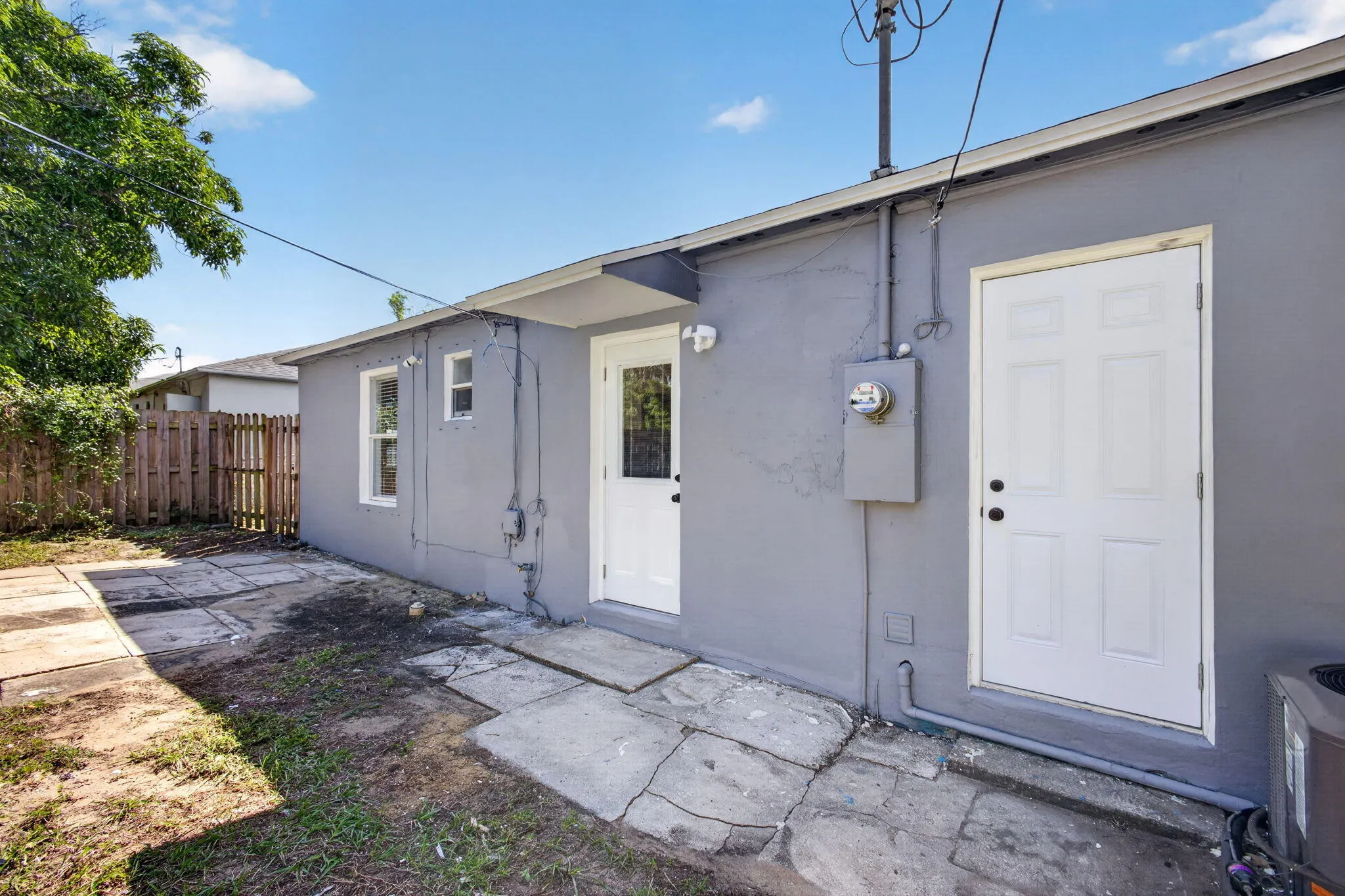 840 W 2ND Street