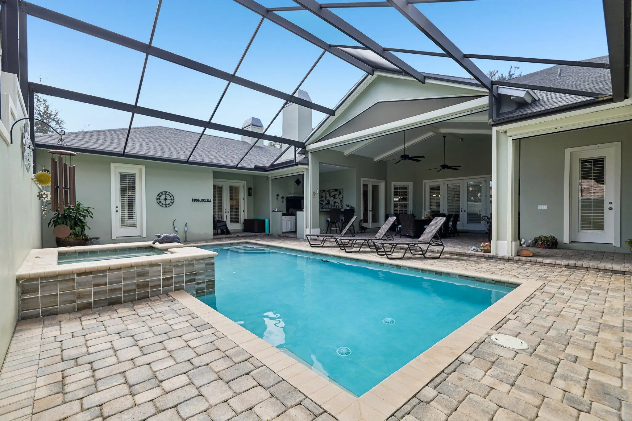 1110 CAROLINA Circle SW