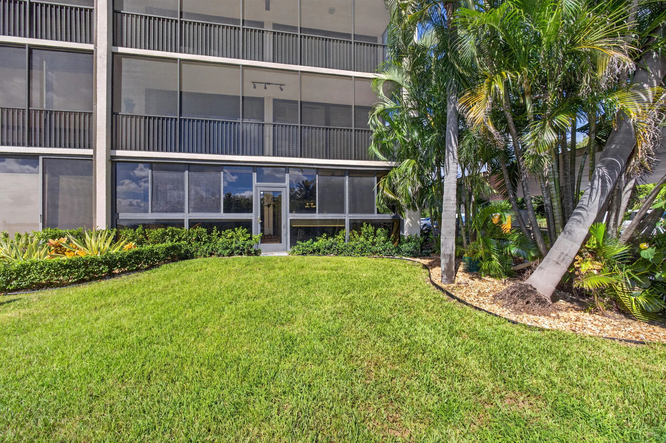 11370 Twelve Oaks Way #111