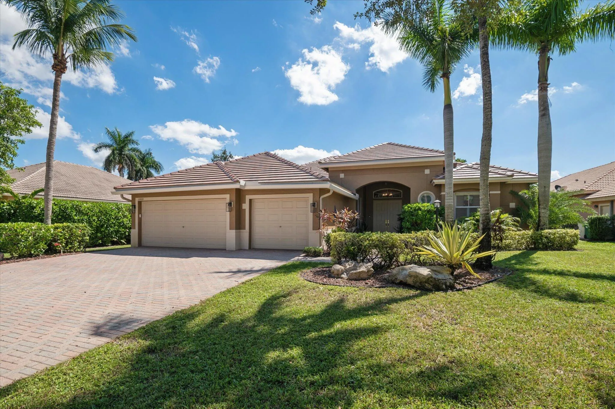 10888 NW 67TH Place