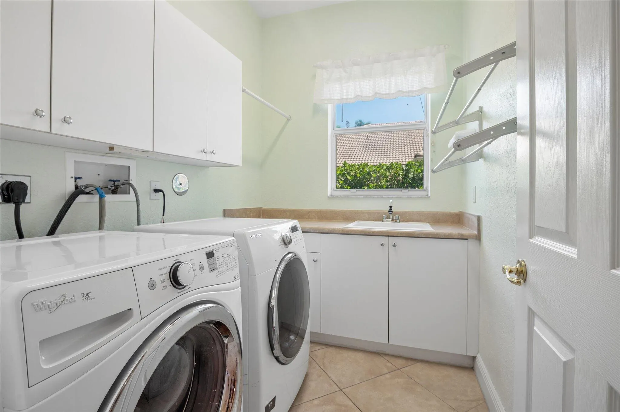 10888 NW 67TH Place