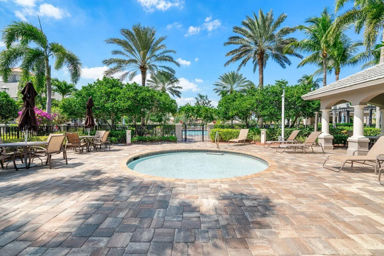 10888 NW 67TH Place