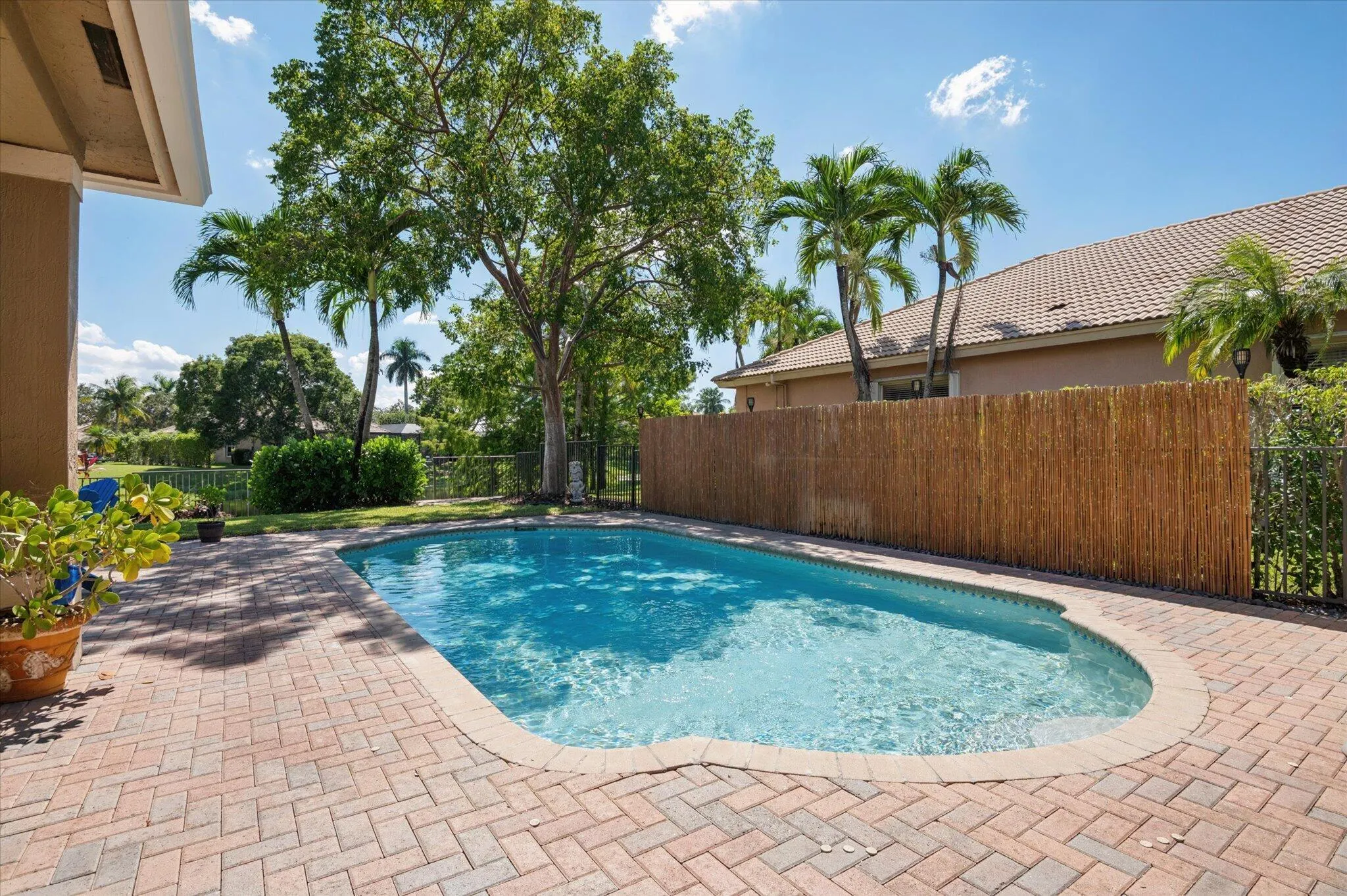 10888 NW 67TH Place