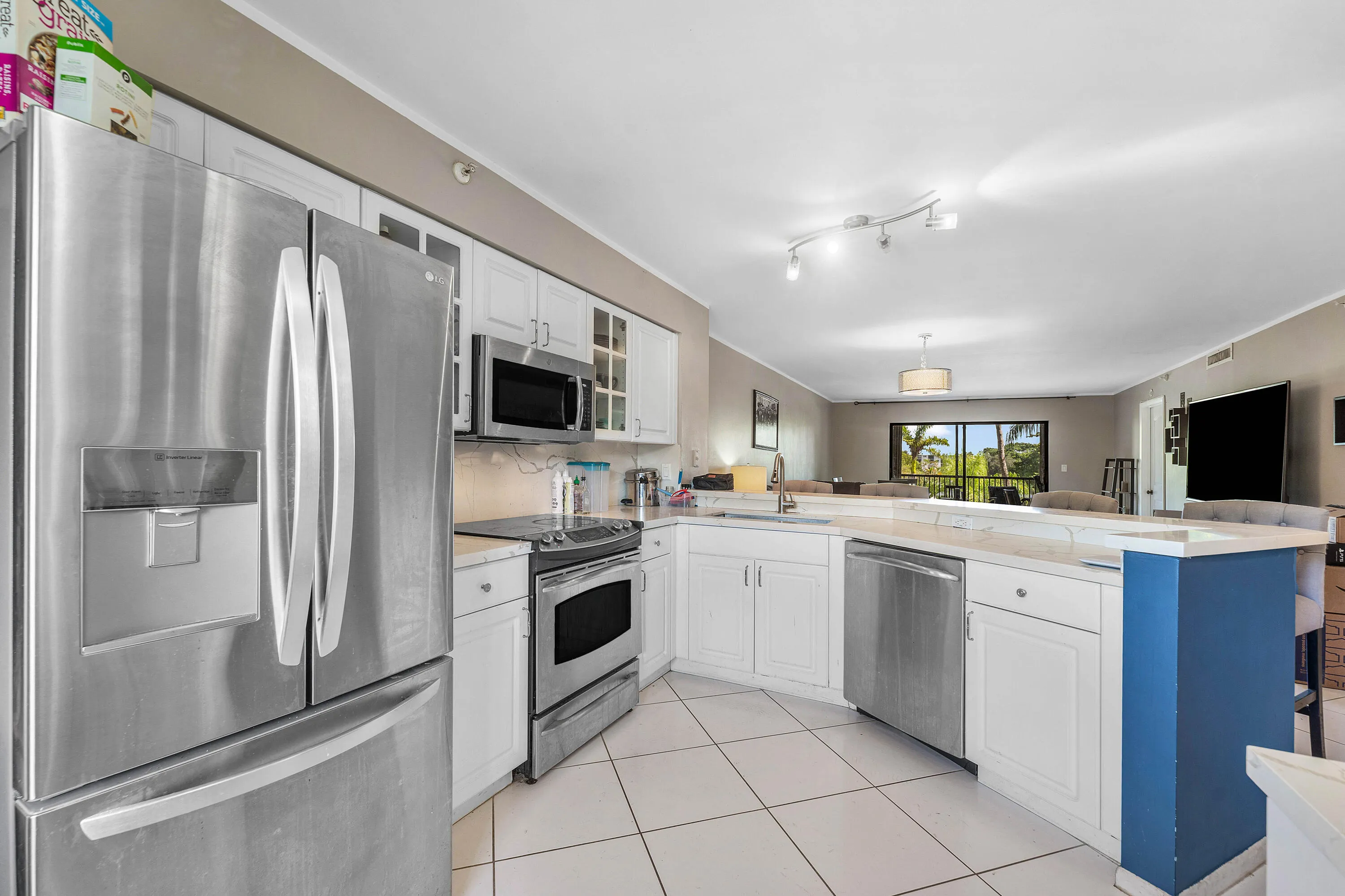 2205 S CYPRESS BEND Drive #302