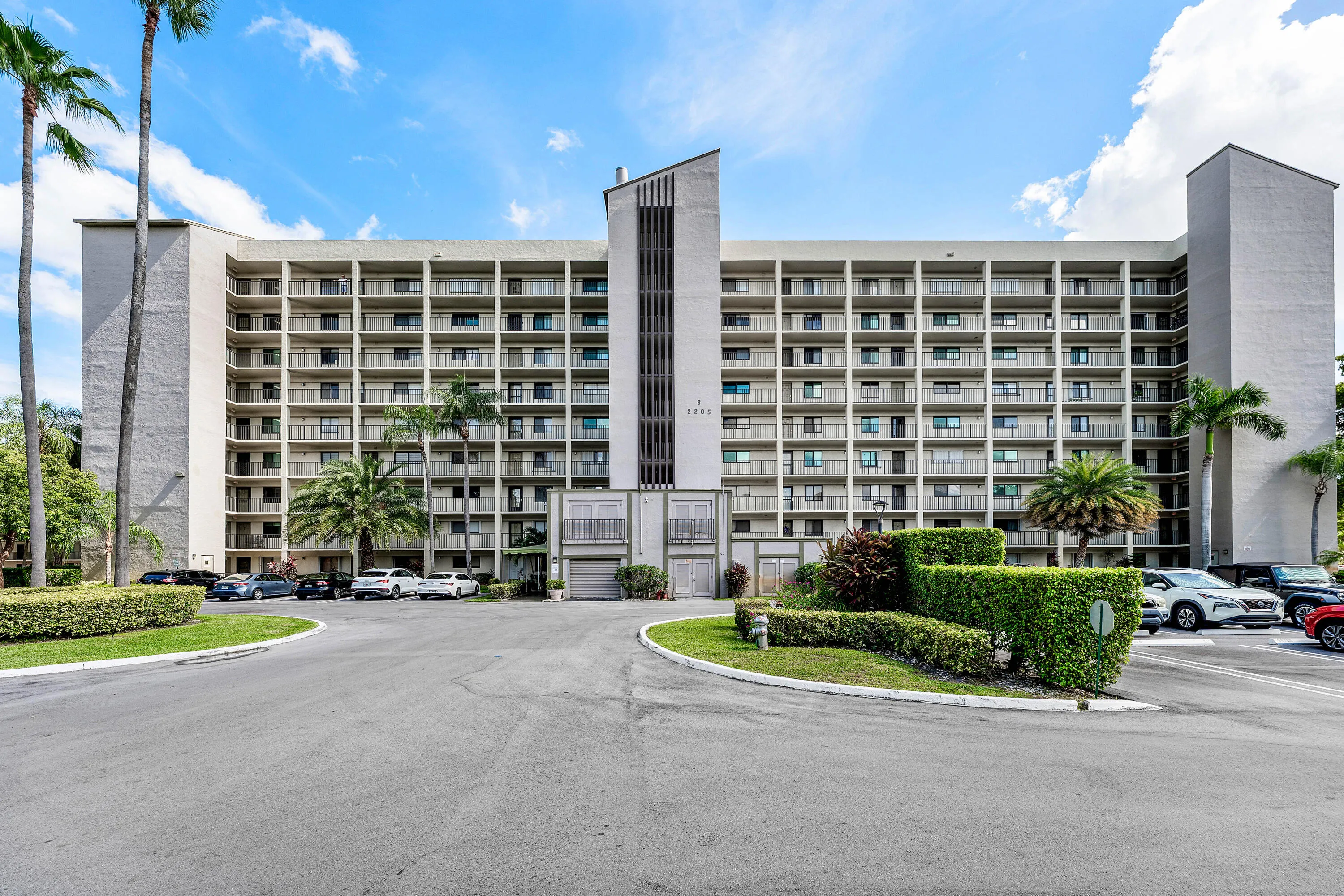 2205 S CYPRESS BEND Drive #302