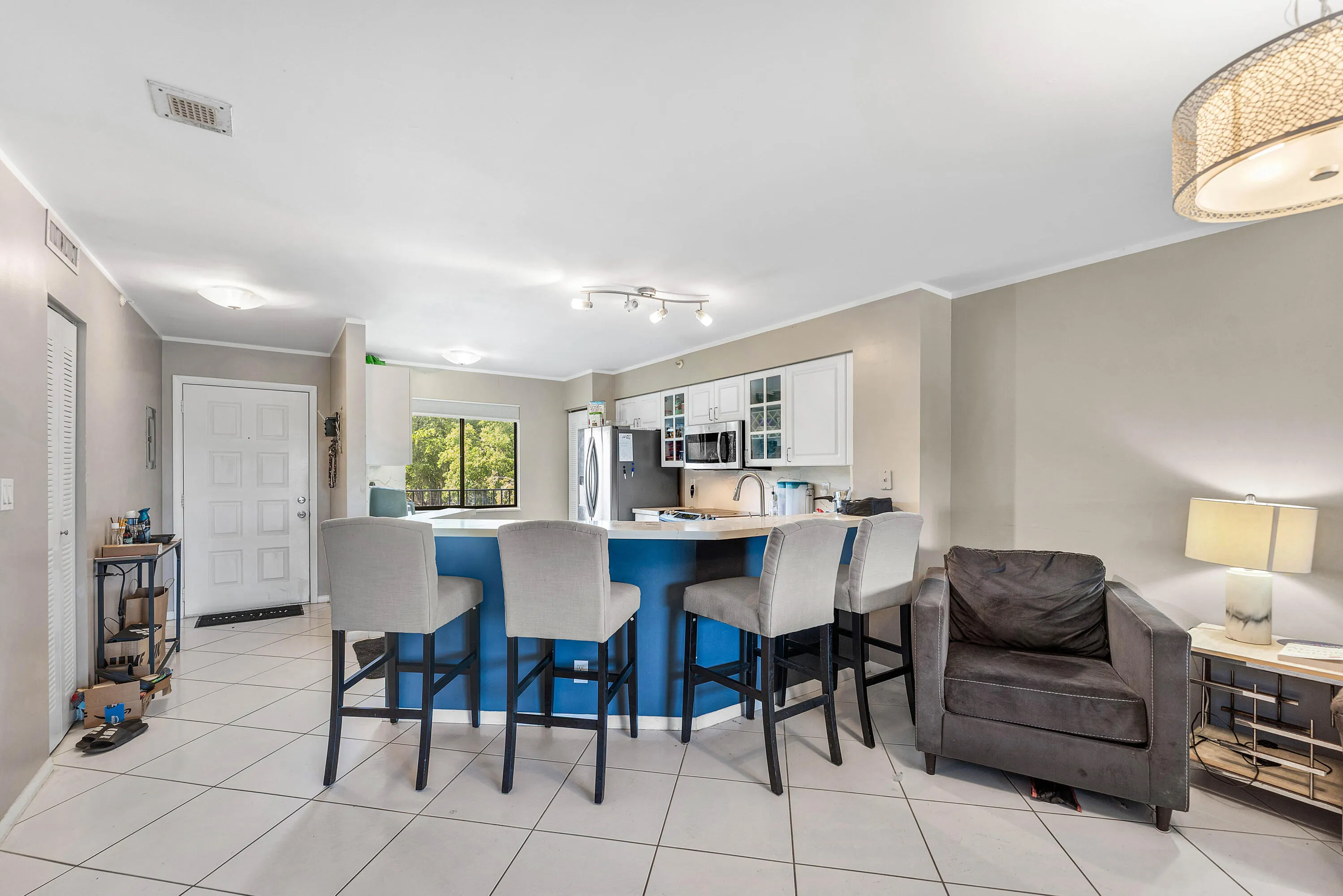2205 S CYPRESS BEND Drive #302