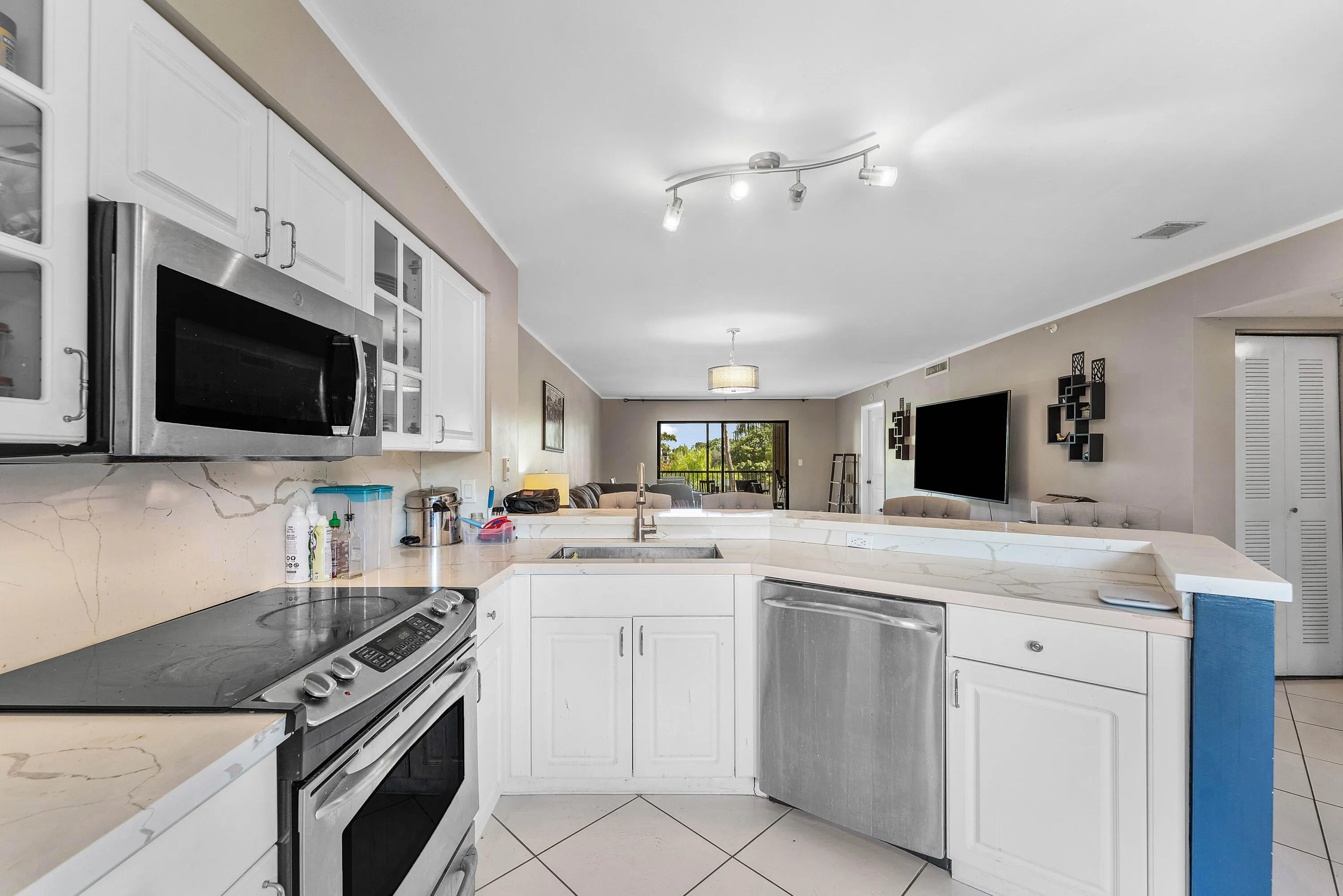 2205 S CYPRESS BEND Drive #302