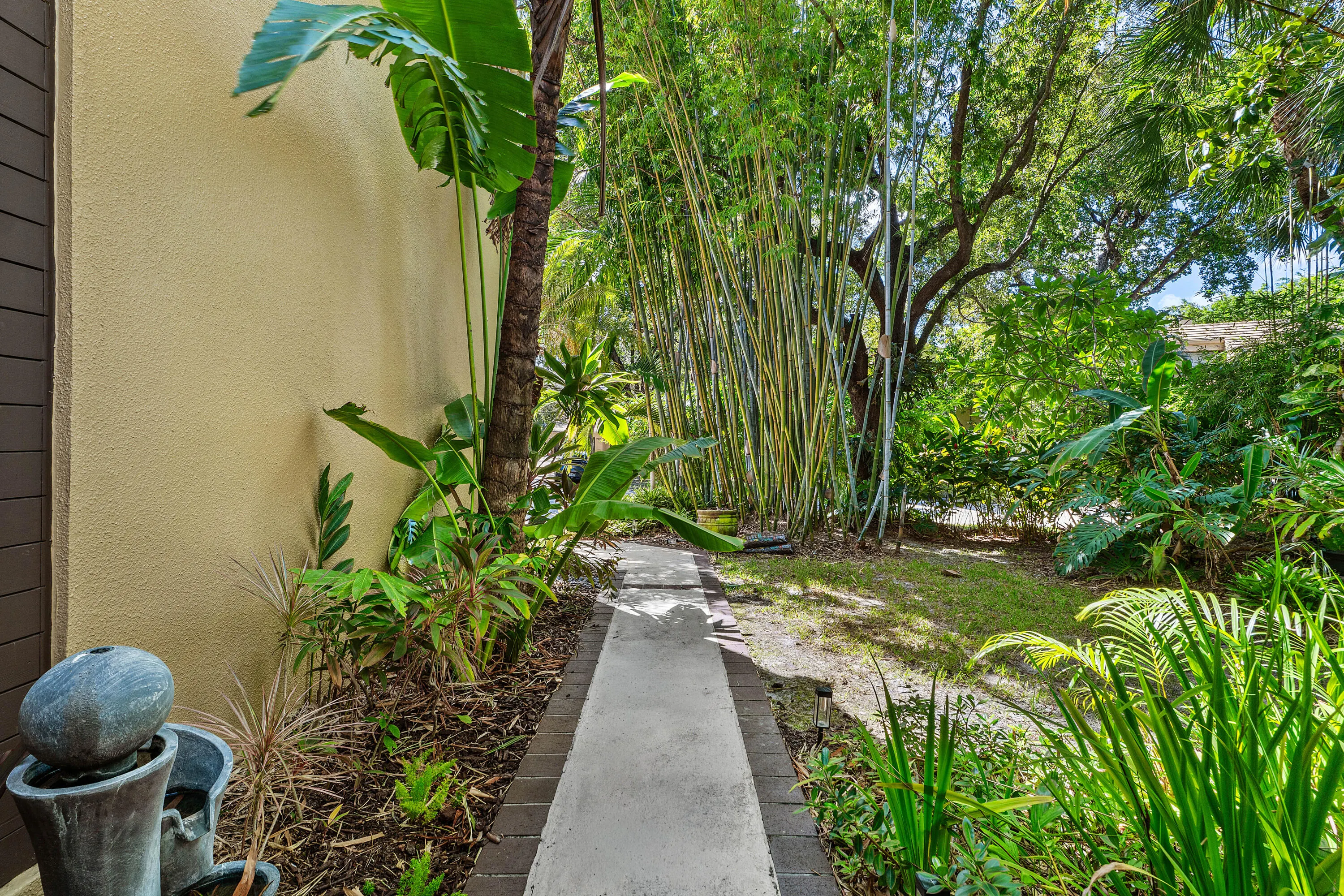 736 St Albans Drive
