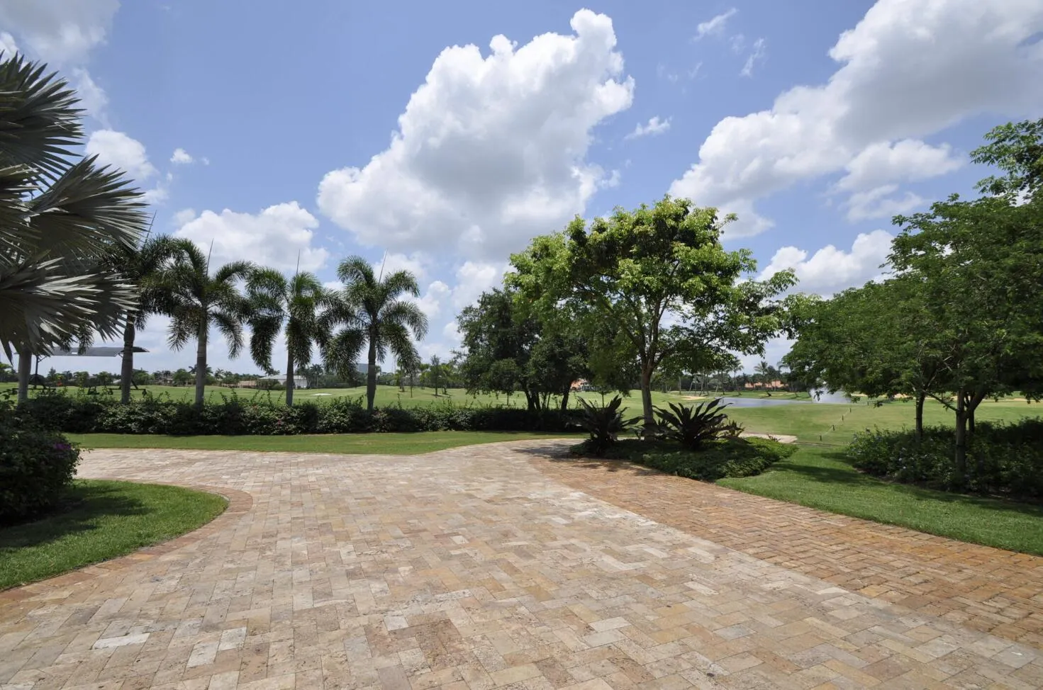 7370 Orangewood Lane ##208