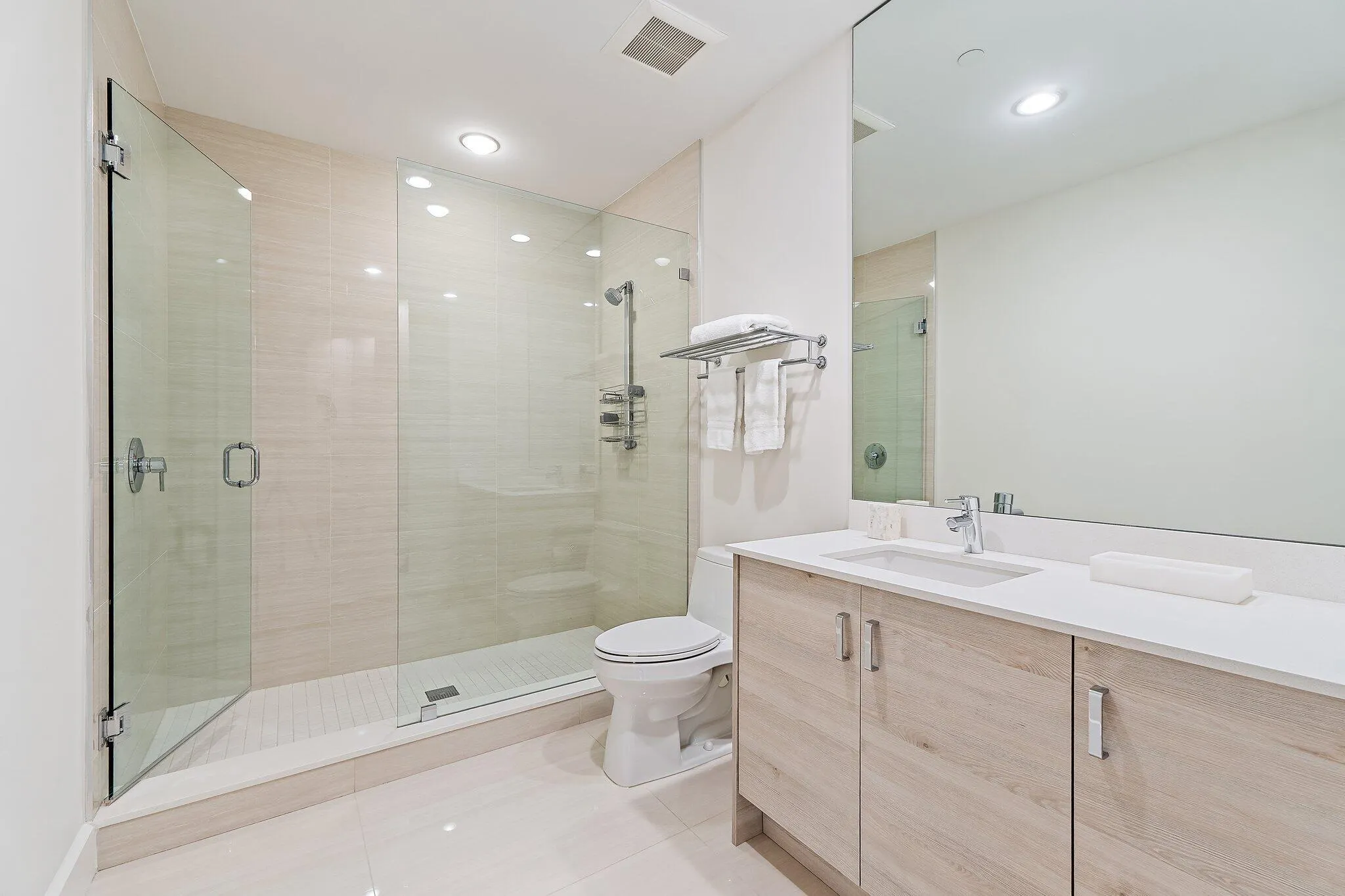 2720 Donald Ross Road #202
