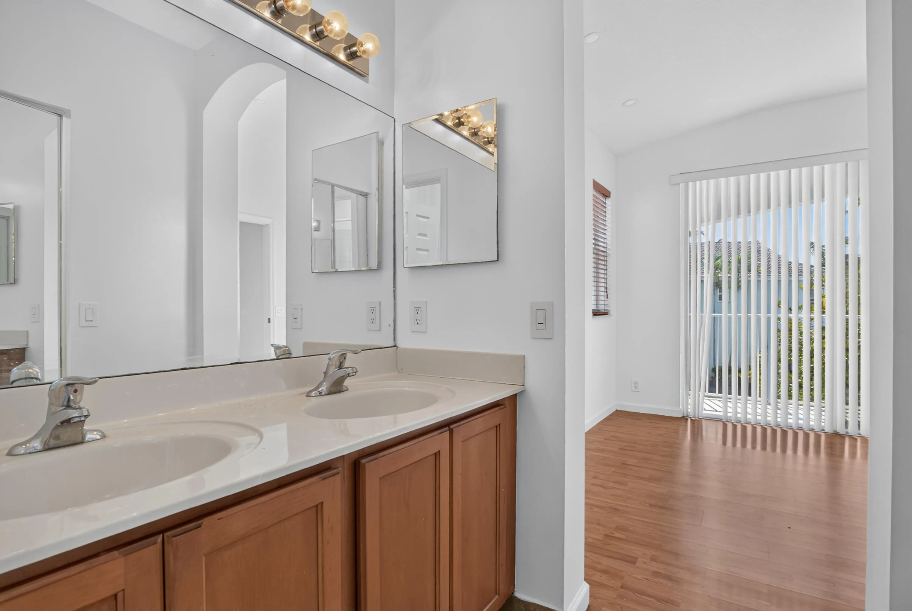 3037 Laurel Ridge Circle