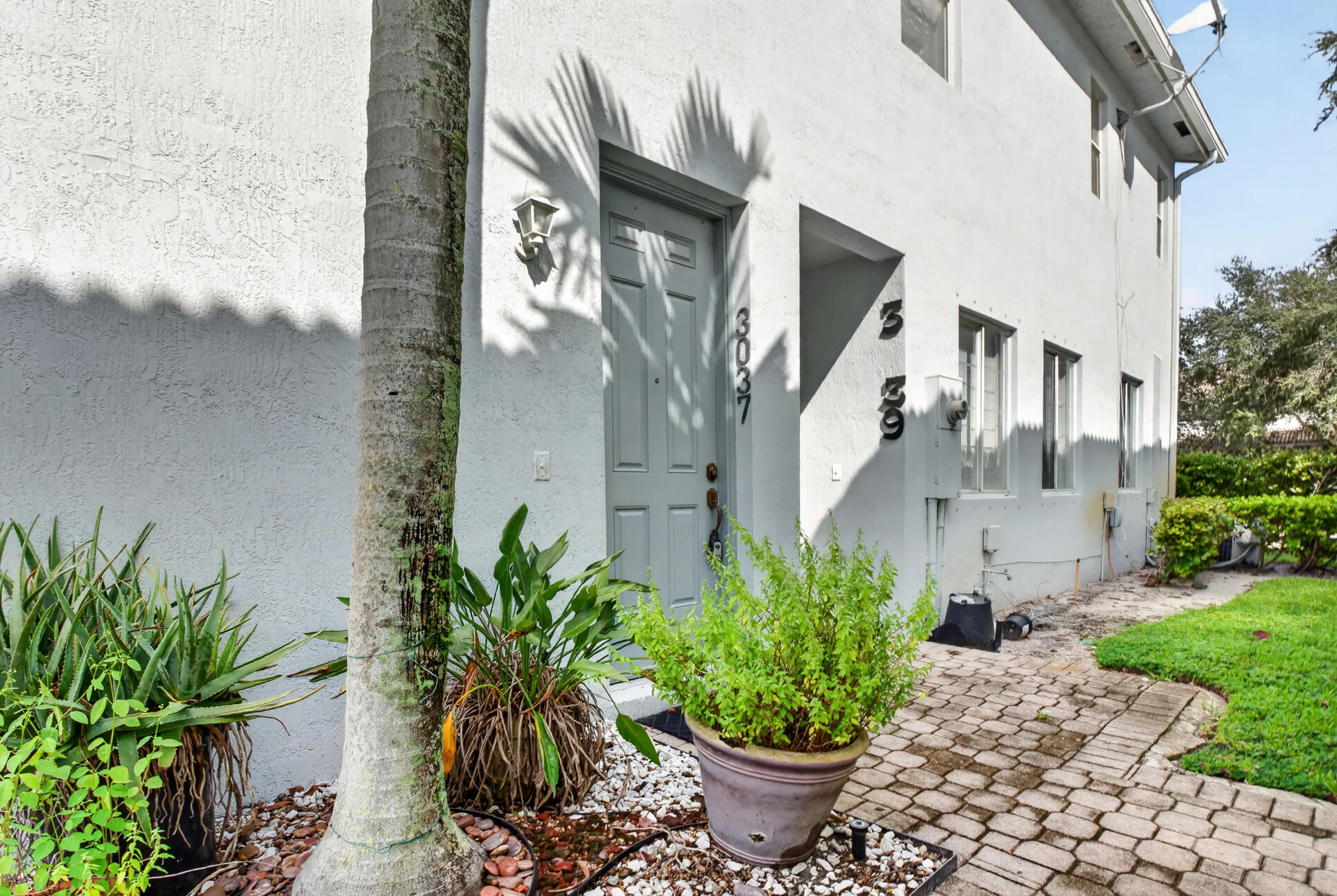 3037 Laurel Ridge Circle