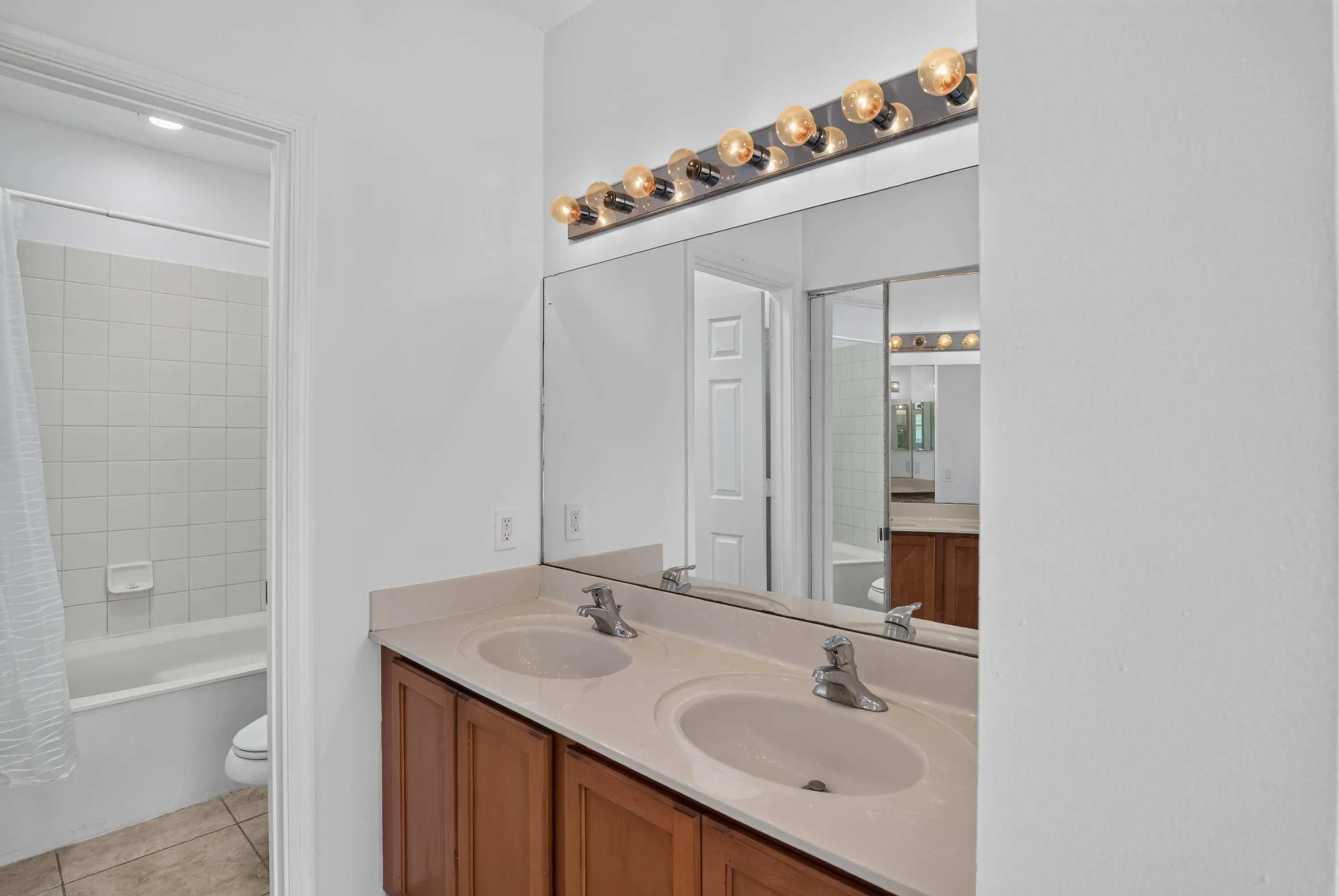 3037 Laurel Ridge Circle