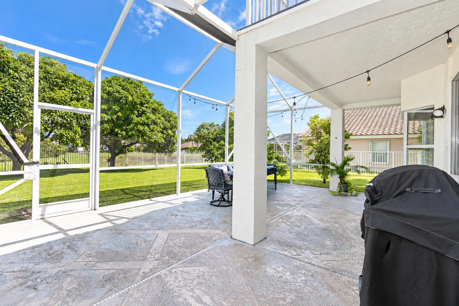 11185 Grandview Manor