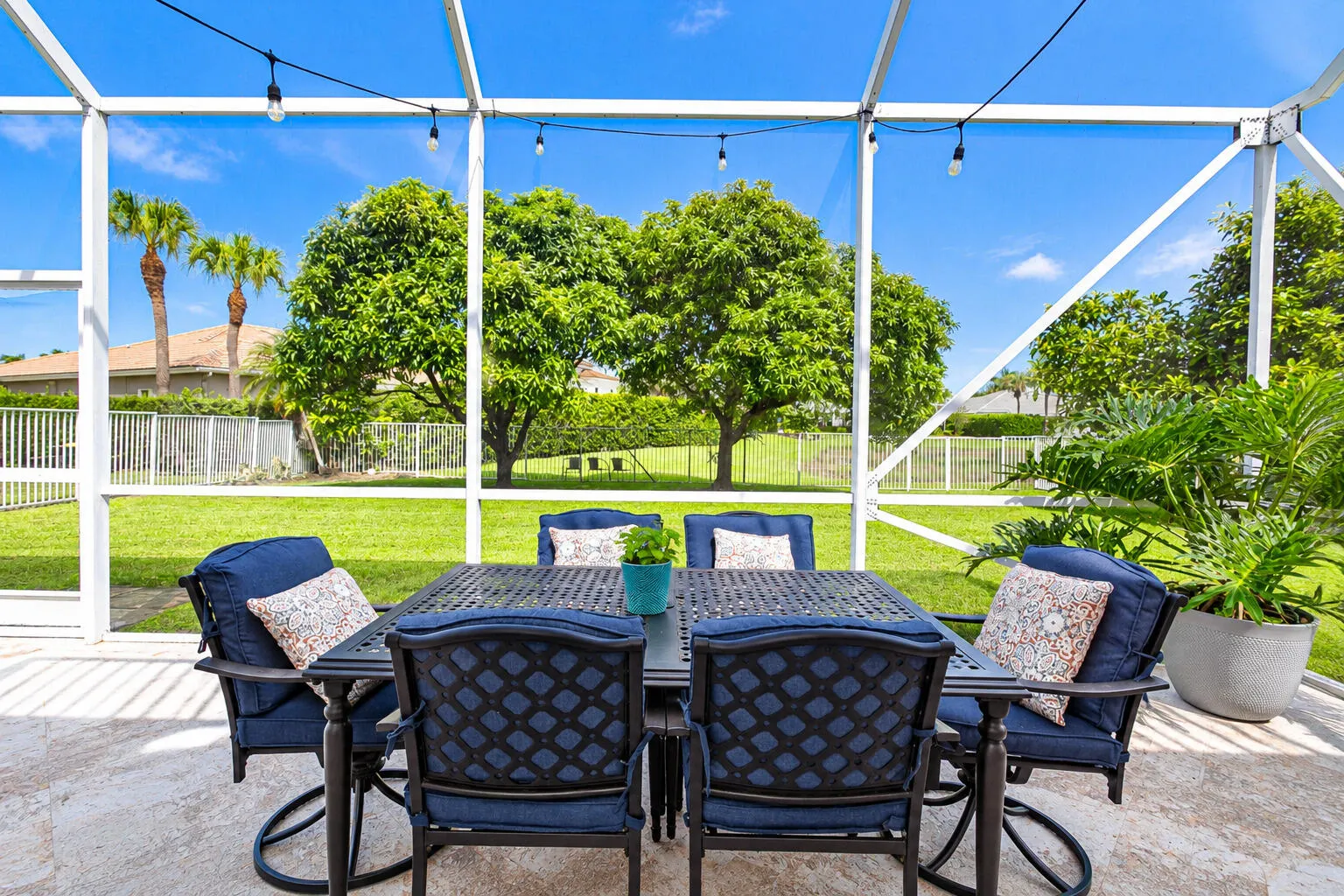 11185 Grandview Manor