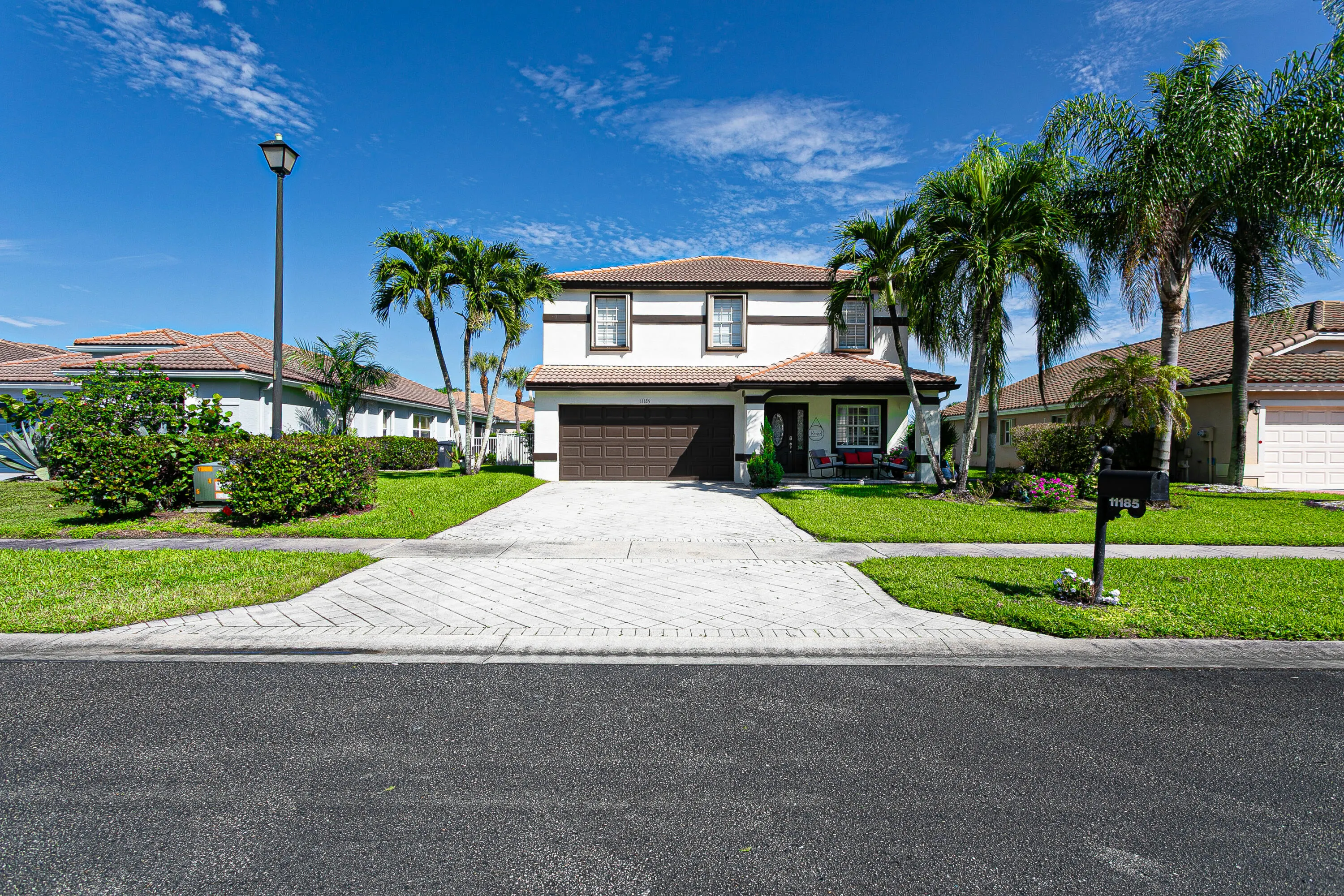 11185 Grandview Manor