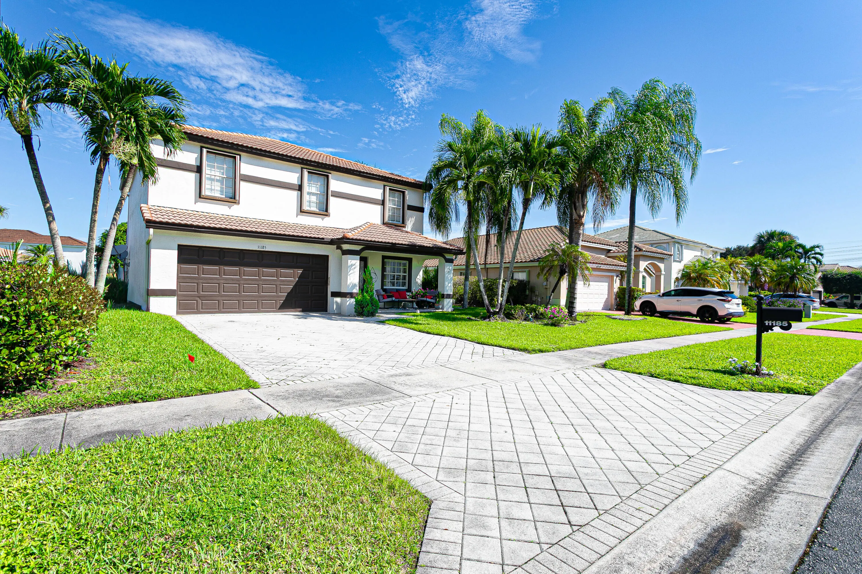 11185 Grandview Manor
