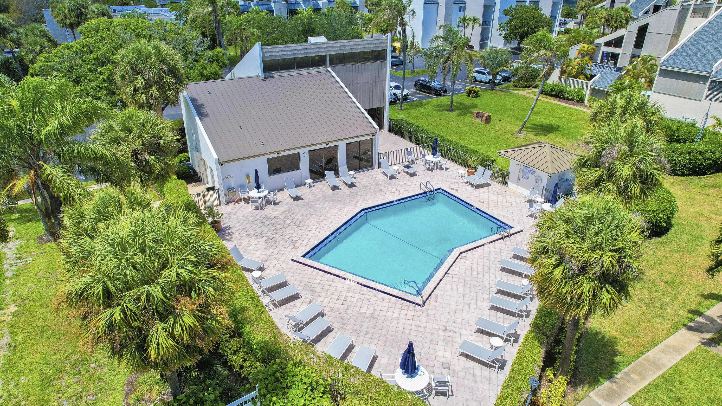 1605 S US Highway #16A