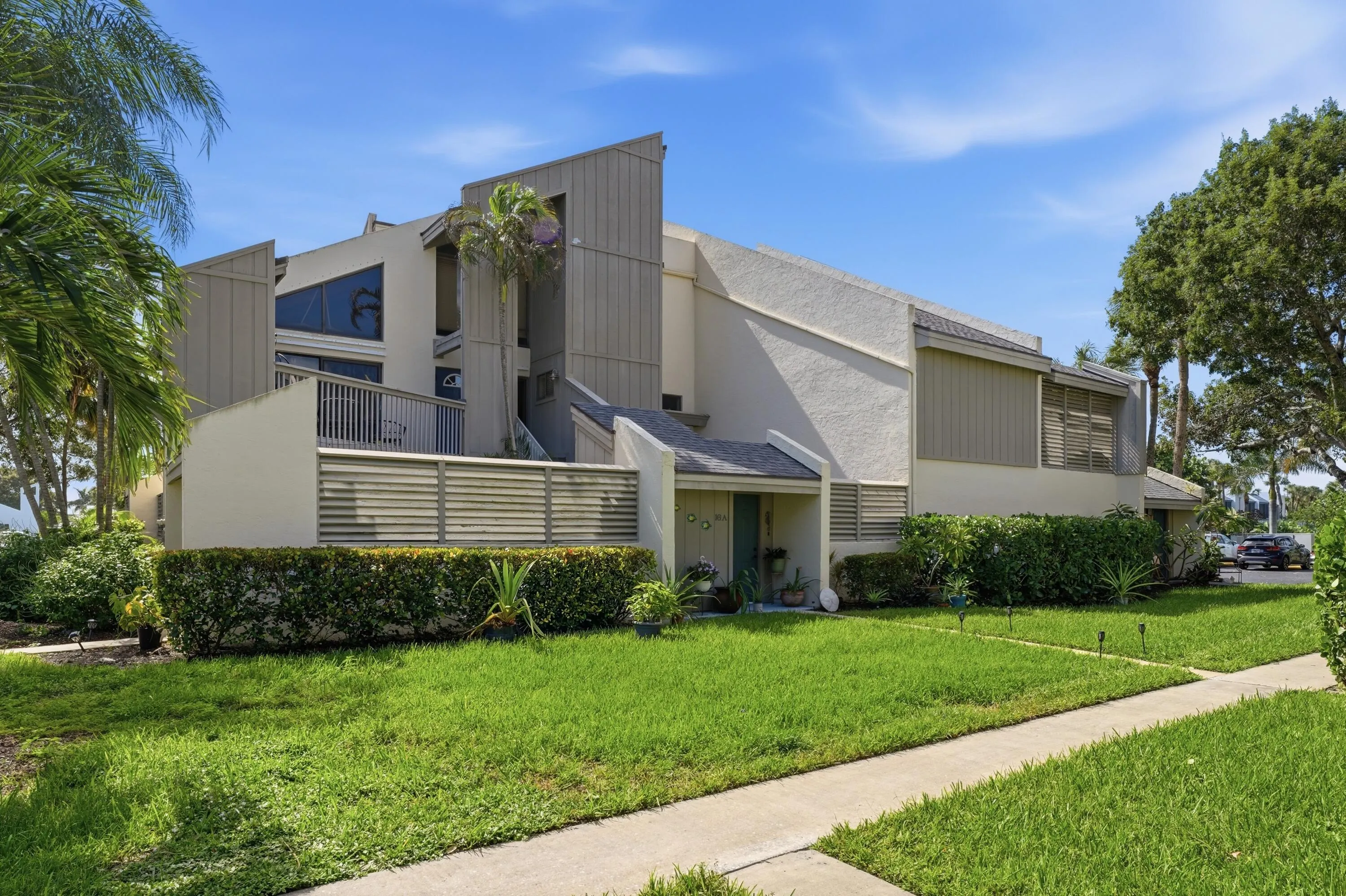 1605 S US Highway #16A