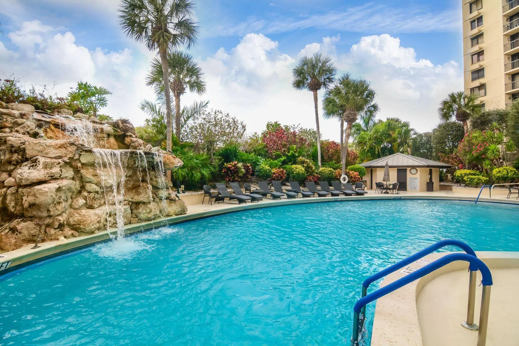 2480 Presidential Way #1804