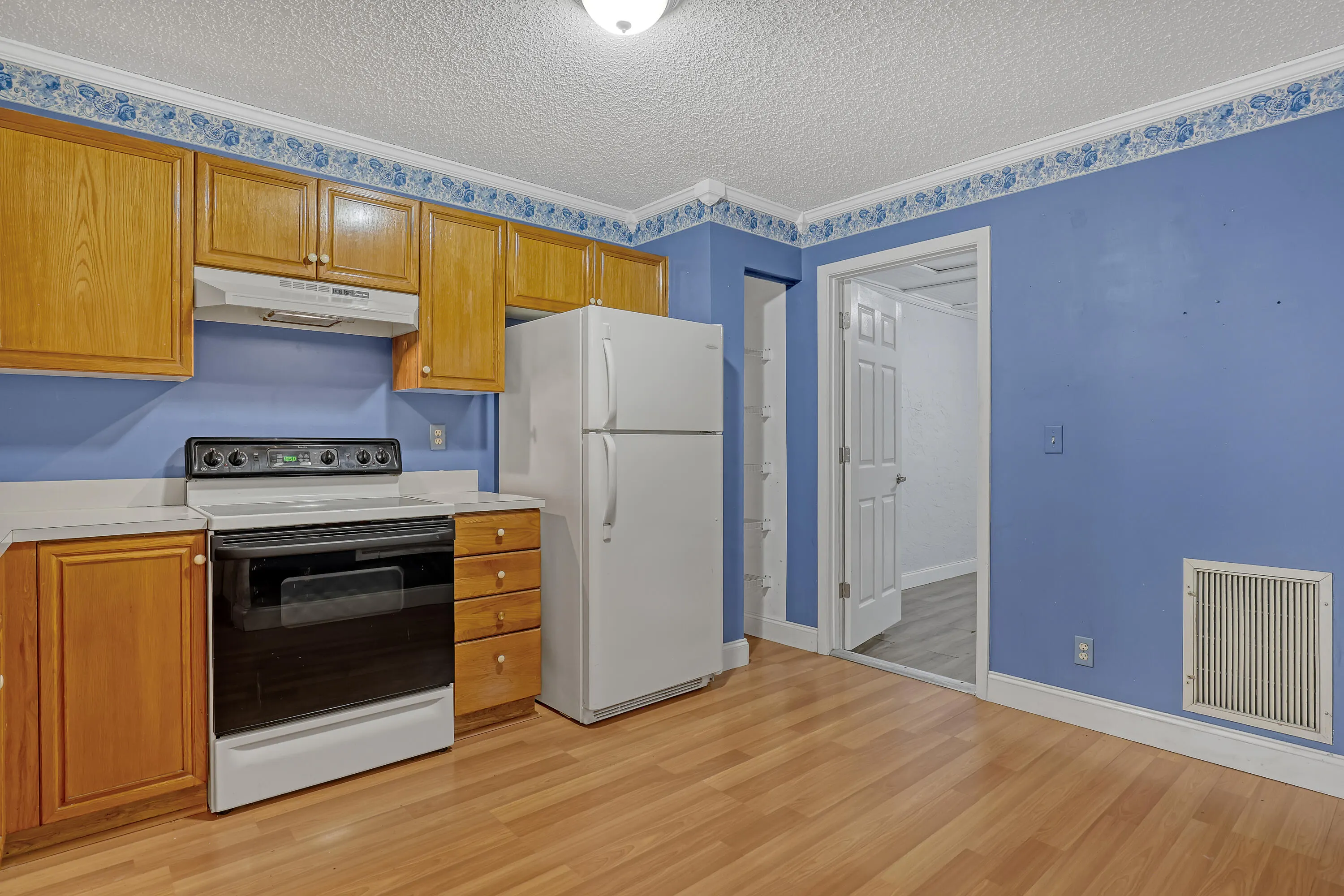 2103 MAPLEWOOD Drive