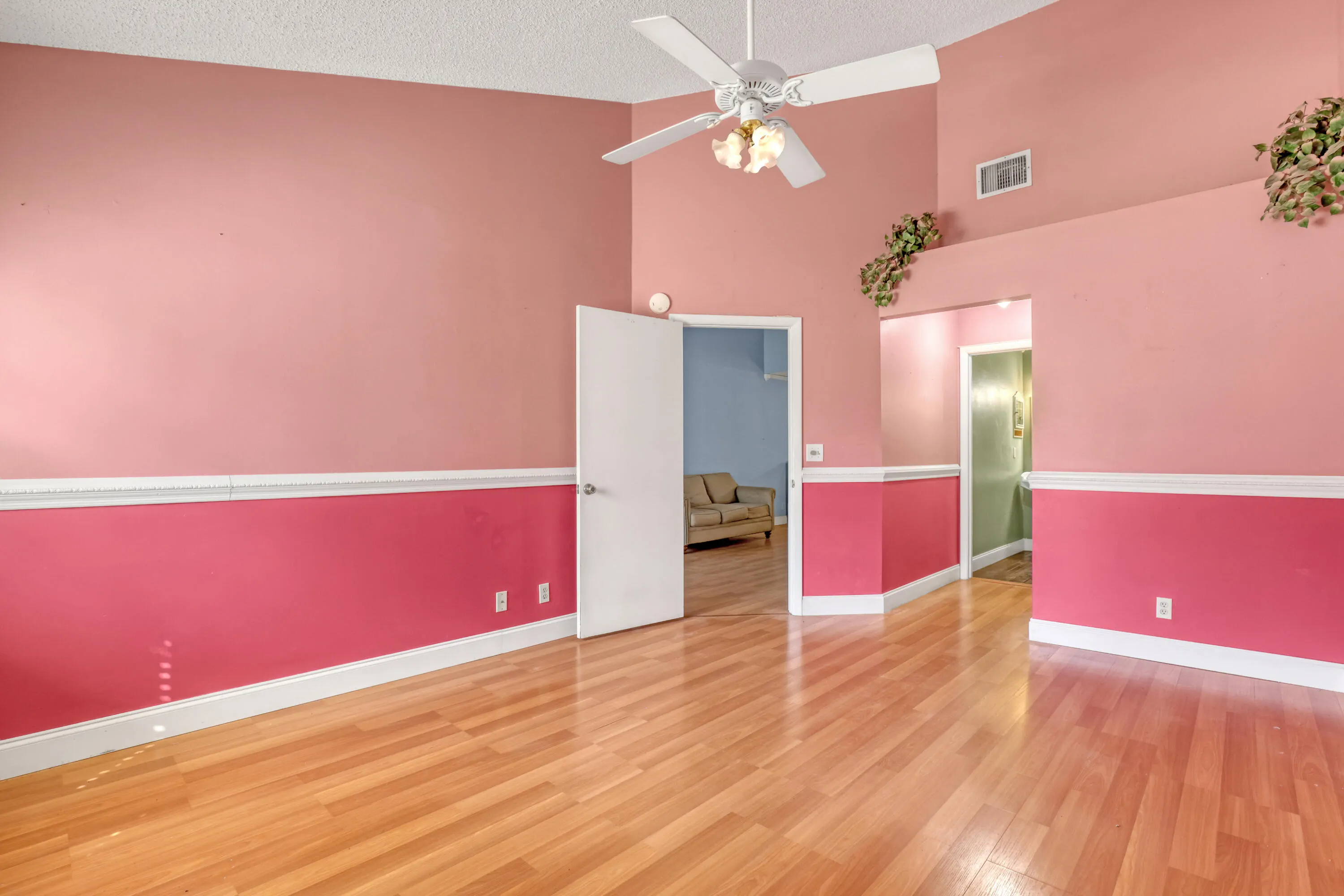 2103 MAPLEWOOD Drive