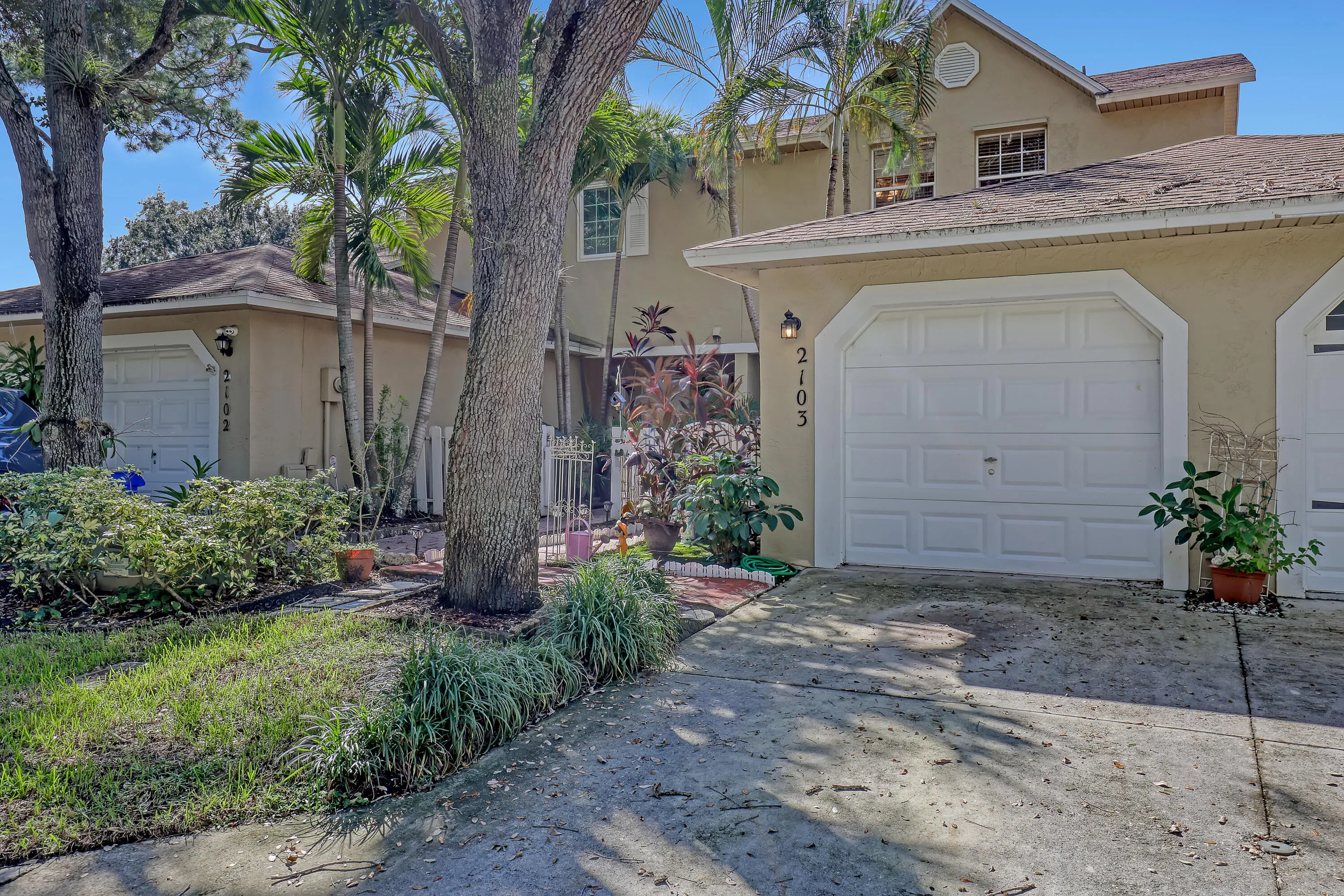 2103 MAPLEWOOD Drive