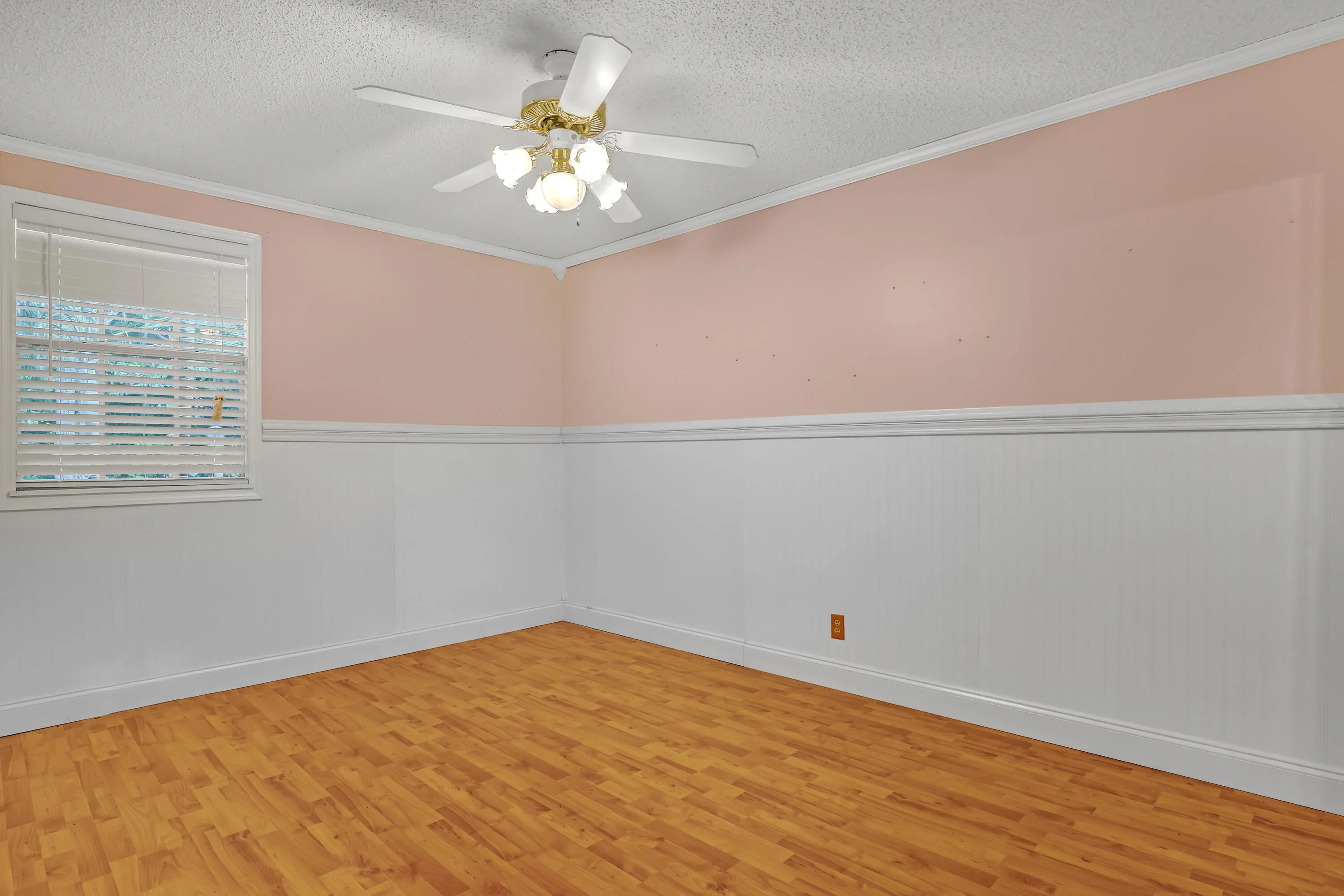 2103 MAPLEWOOD Drive