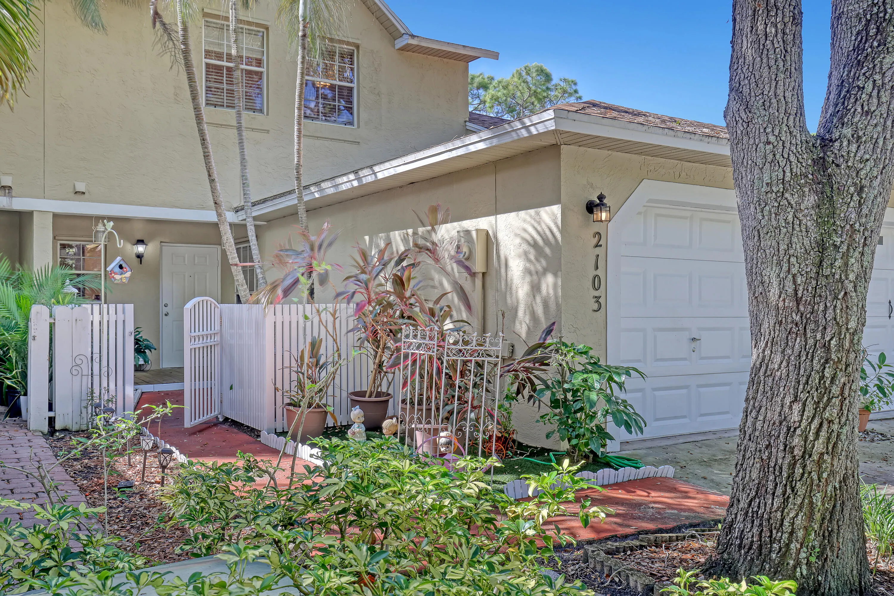 2103 MAPLEWOOD Drive
