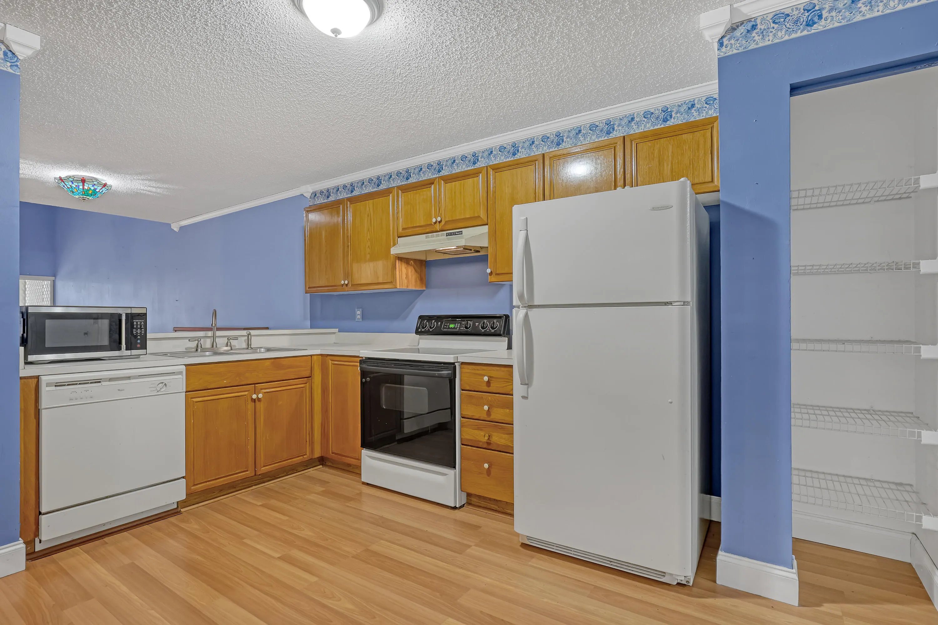 2103 MAPLEWOOD Drive
