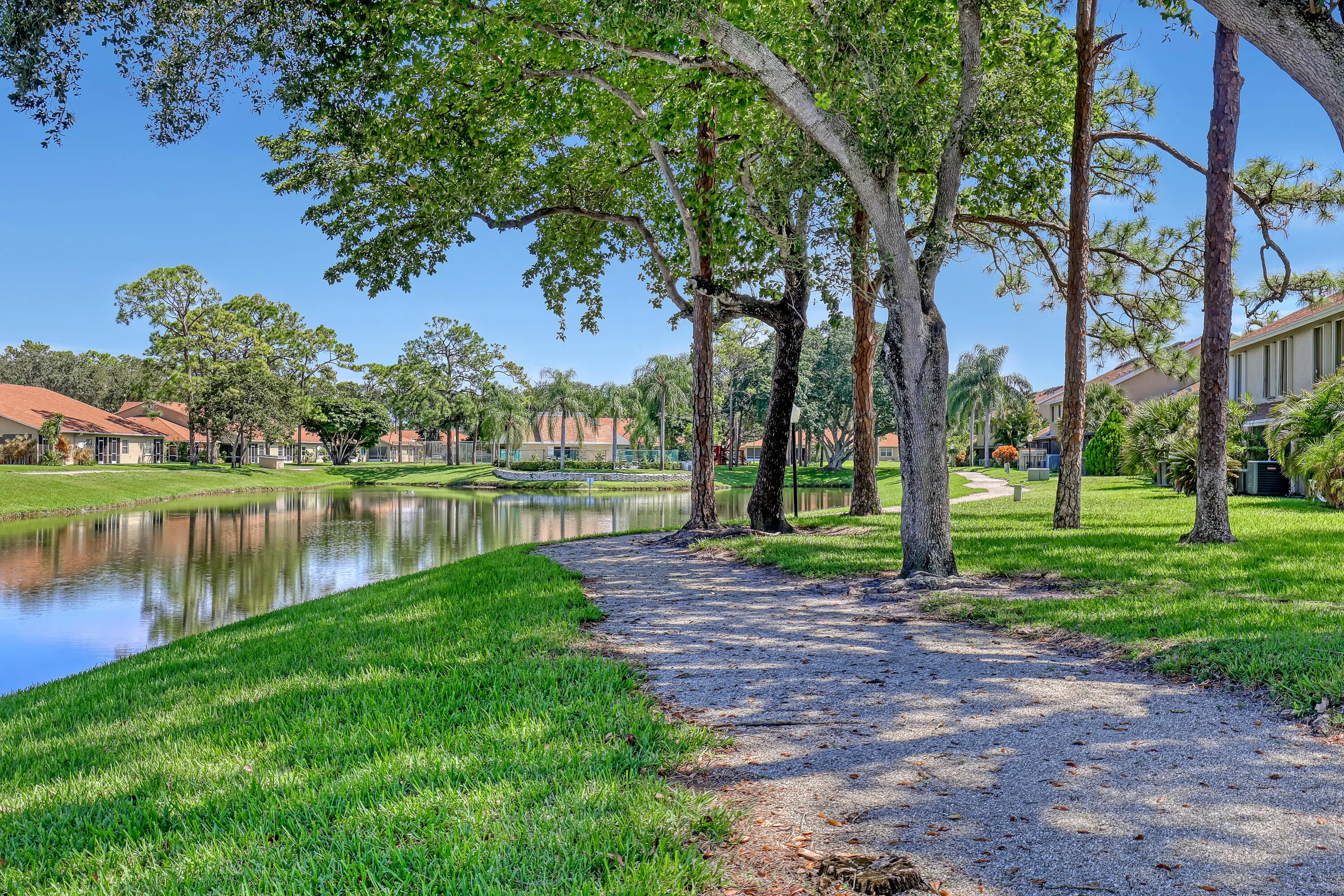 2103 MAPLEWOOD Drive