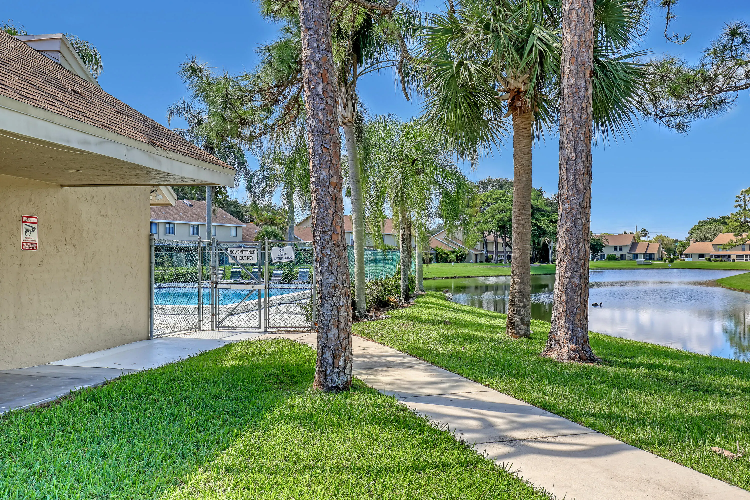 2103 MAPLEWOOD Drive