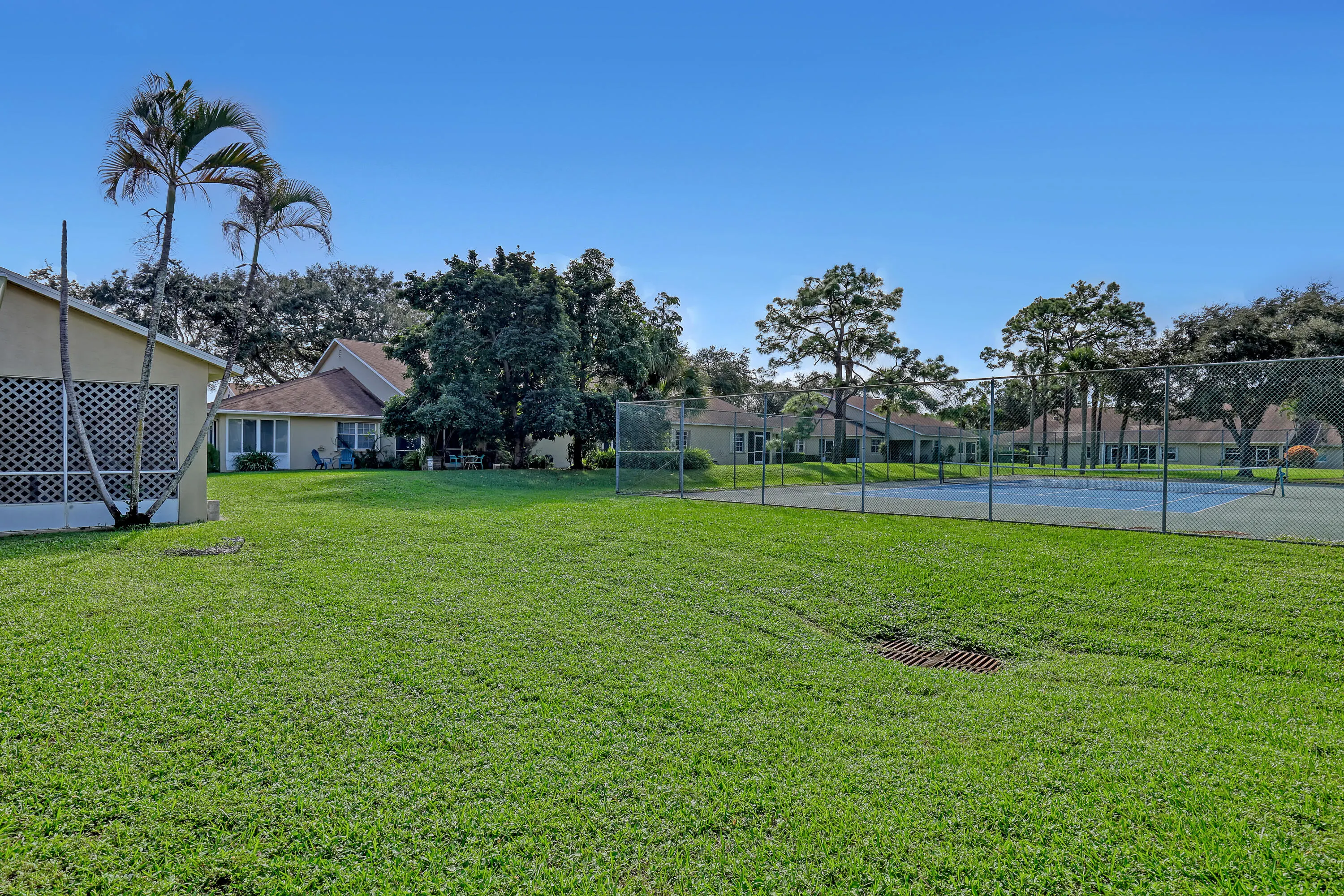 2103 MAPLEWOOD Drive